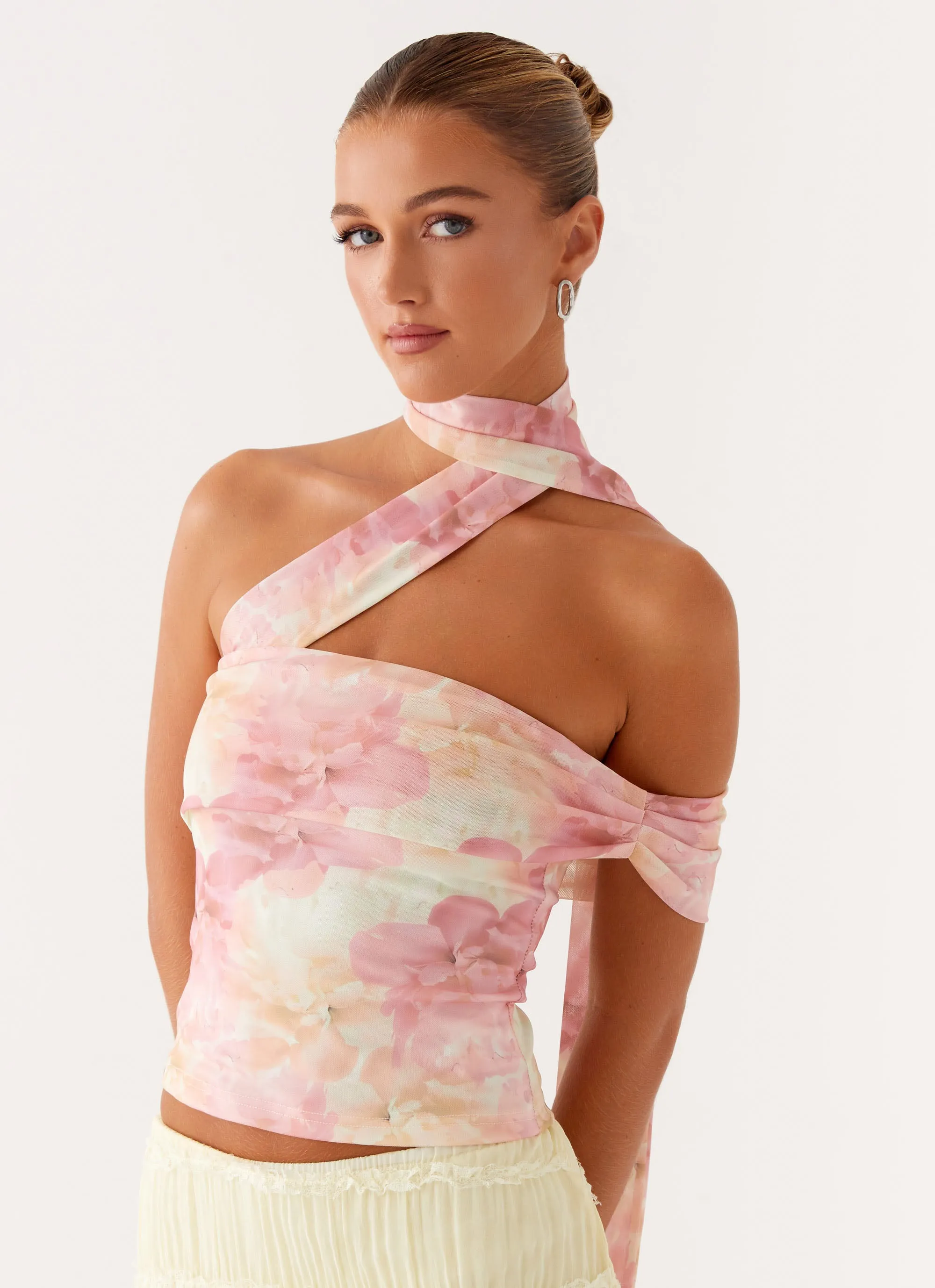 LayeringFriendly Weight Structured Shoulder Christal Scarf Top - Floral Print