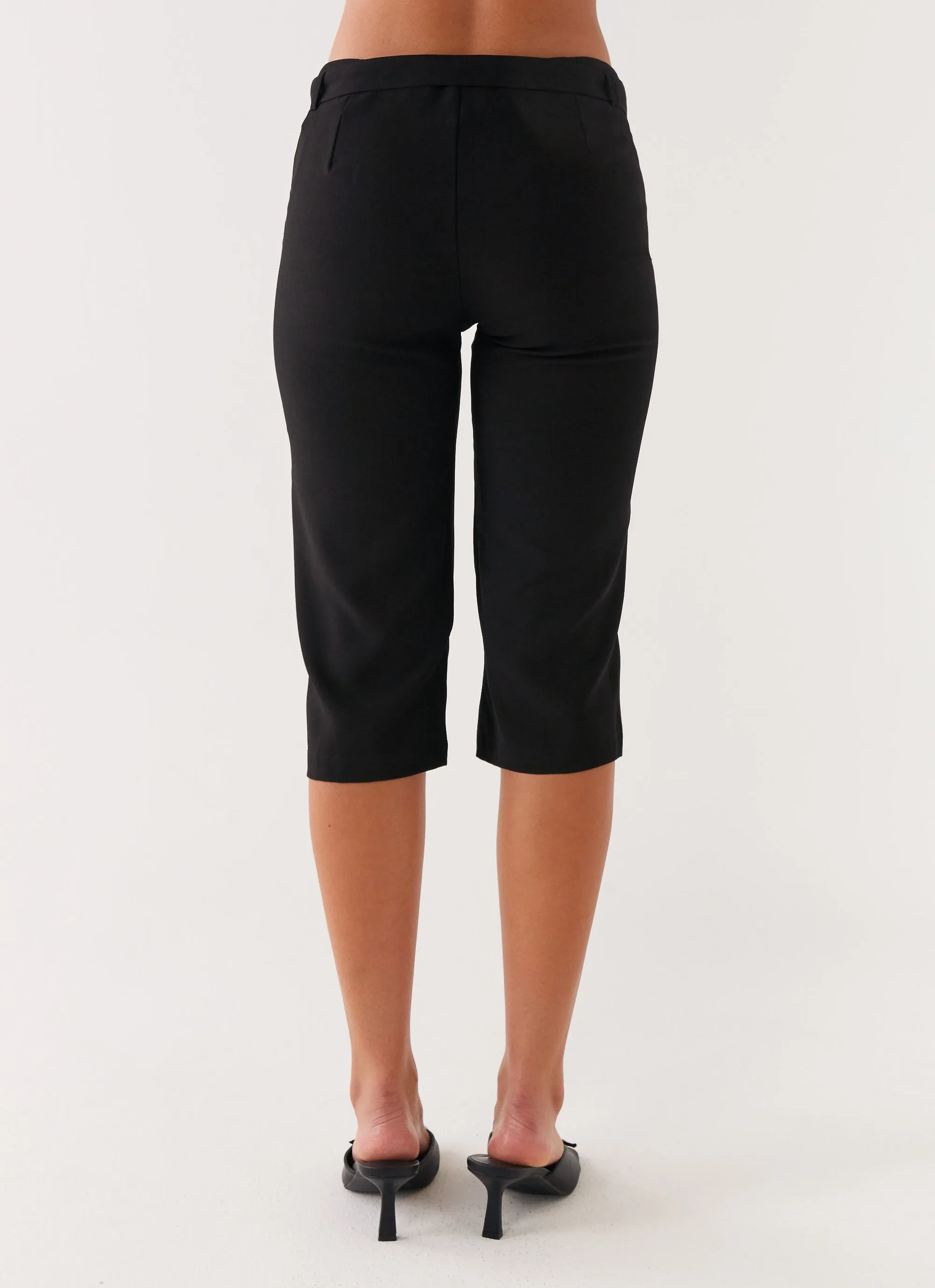 HypoallergenicFabric Banks Capri Pants - Black