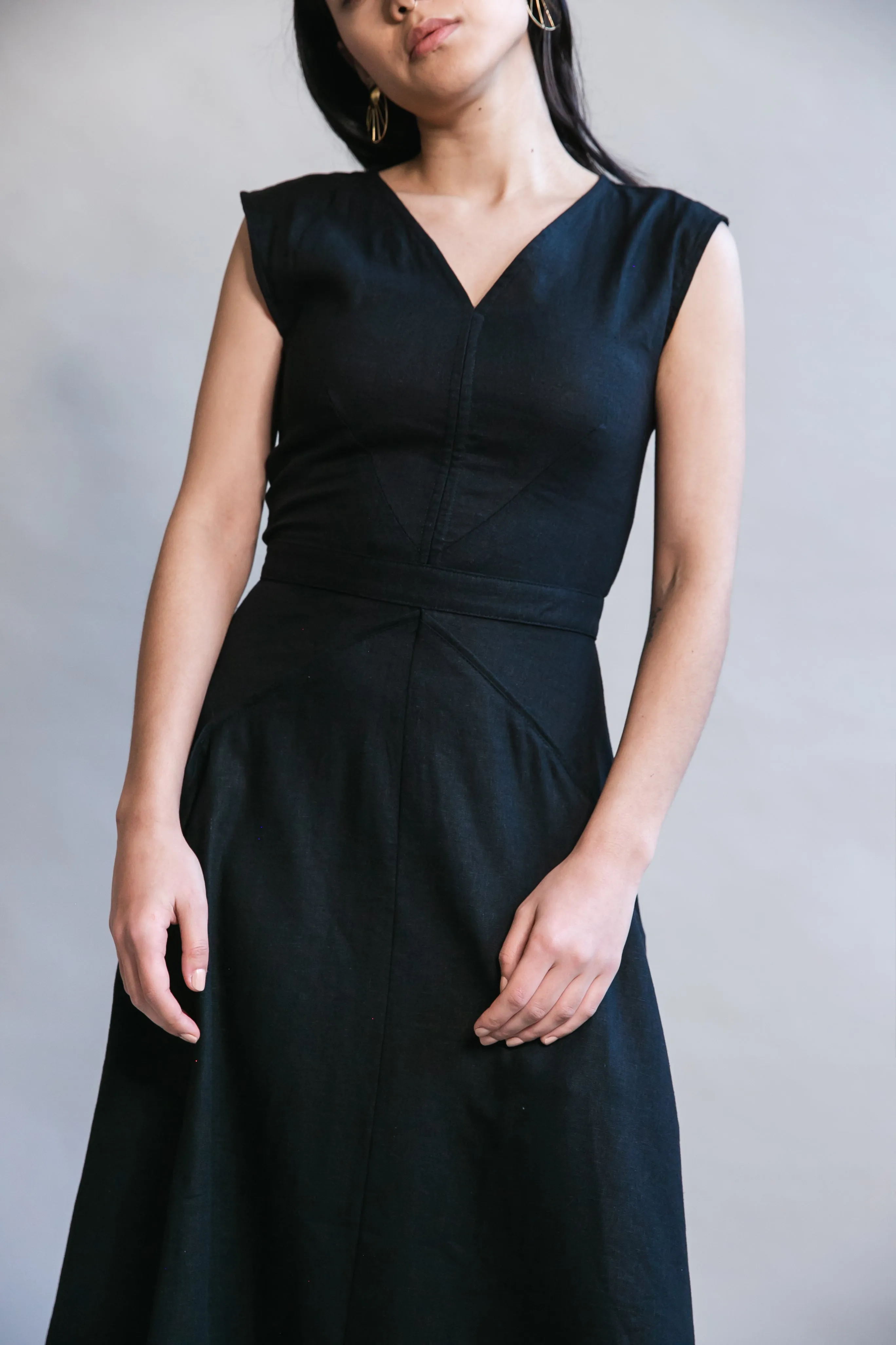 Xena Dress in Black Linen Perfectly Fit Look