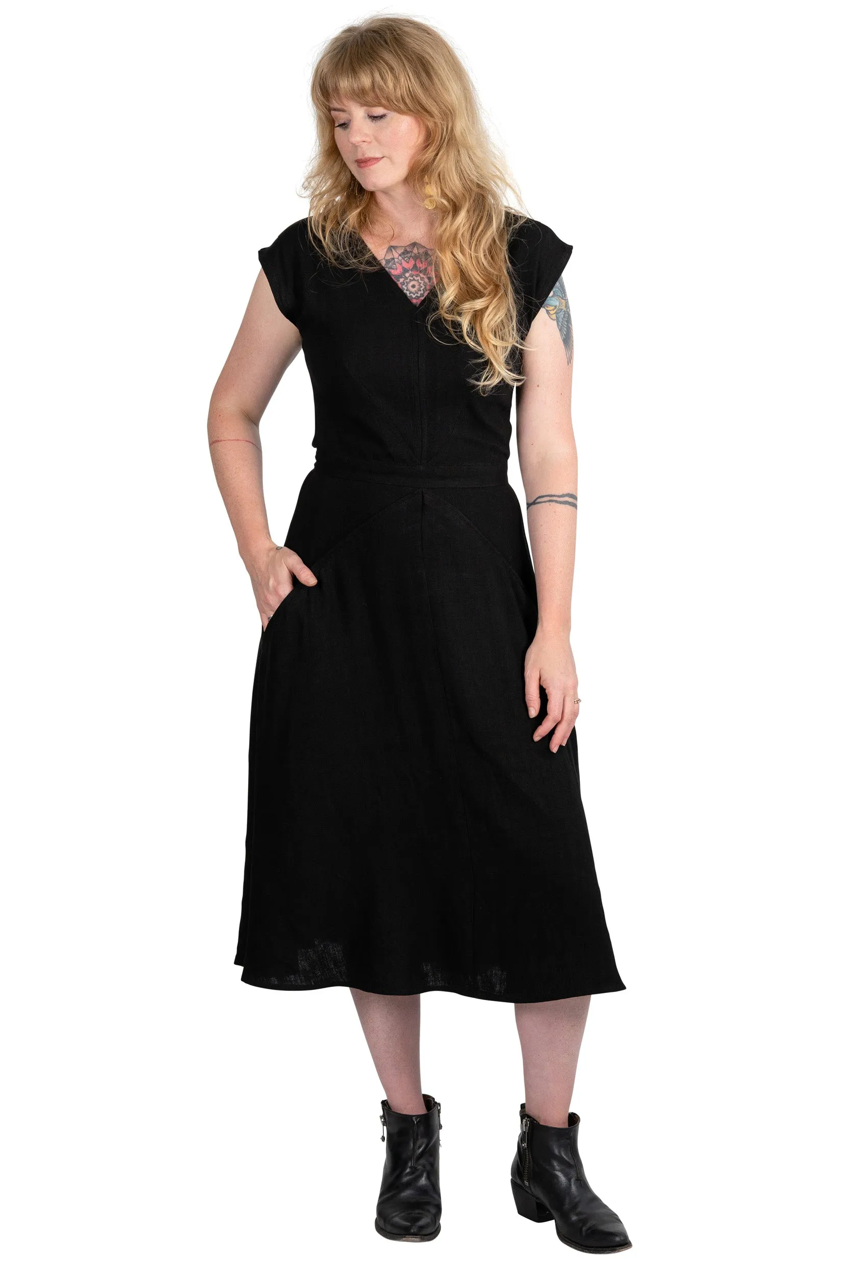 Xena Dress in Black Linen Boat-Neck