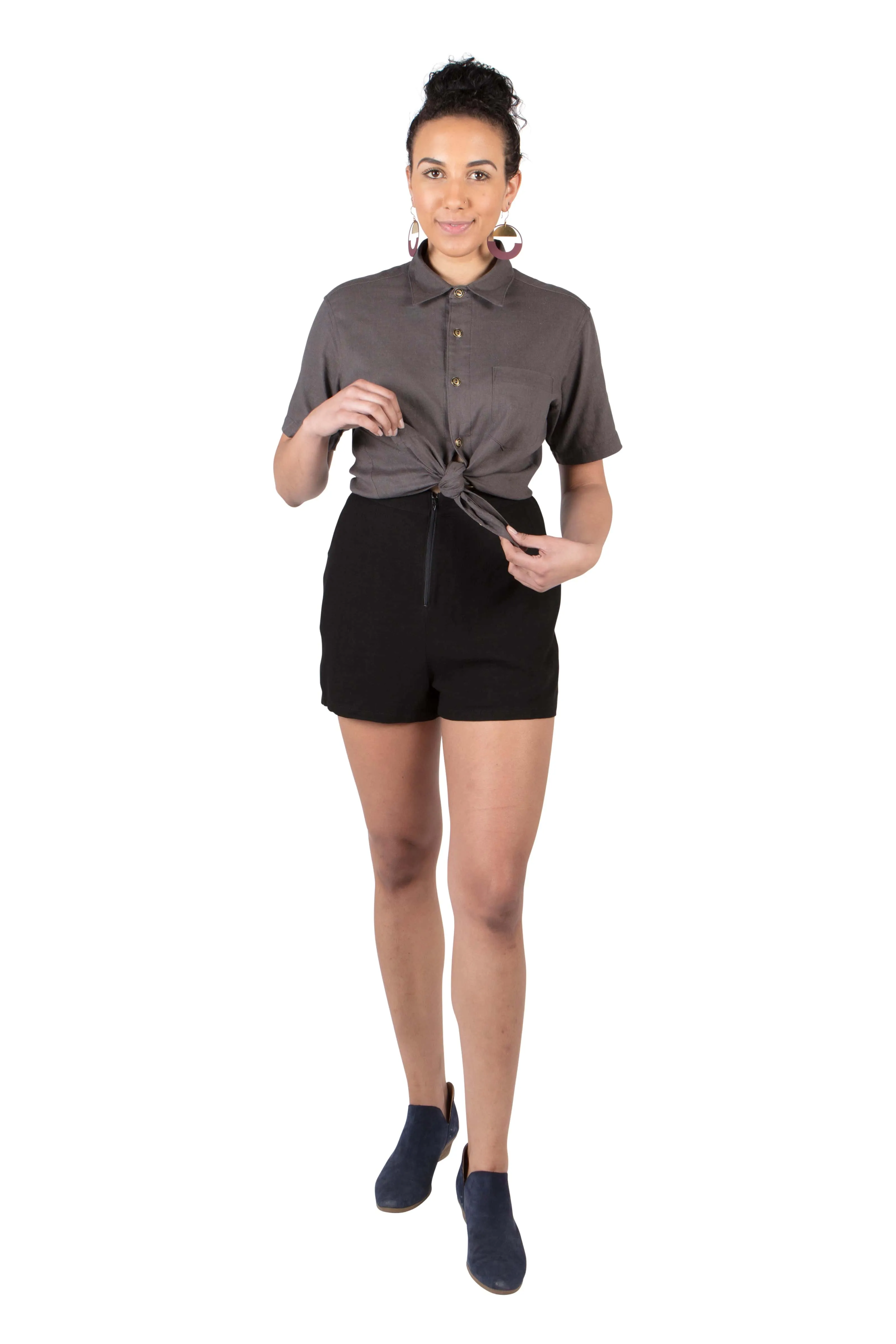 Comfy Essentials Wear Breezy Shorts in Black Linen