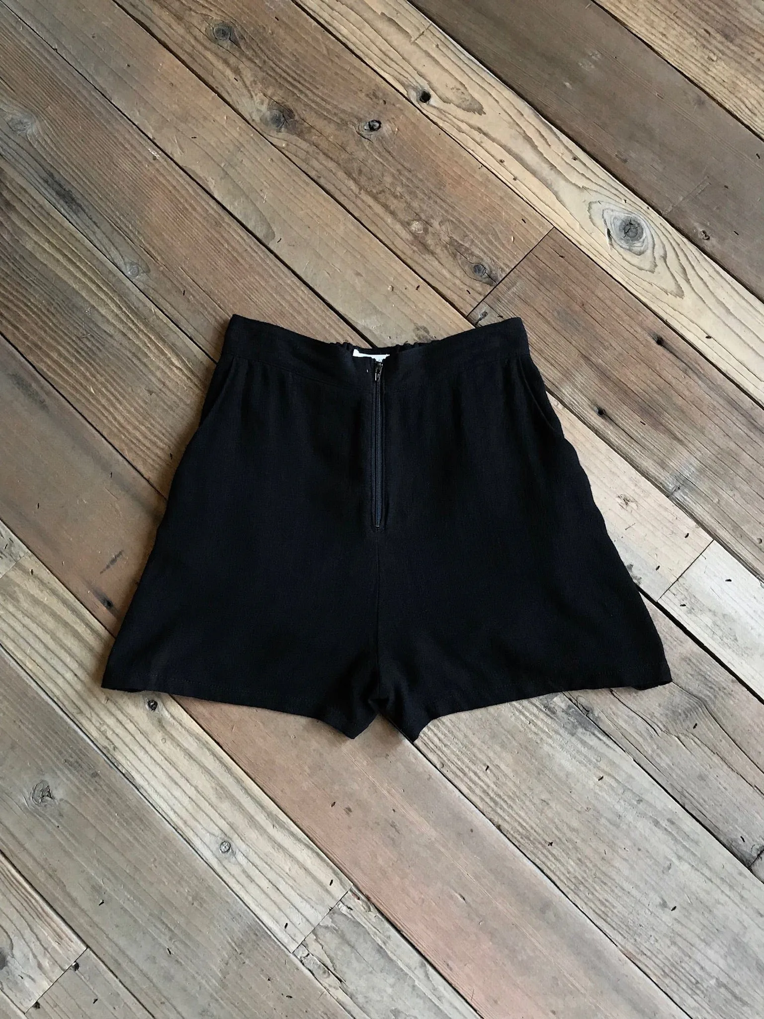 Tapered ankle ComfortFit Breezy Shorts in Black Linen