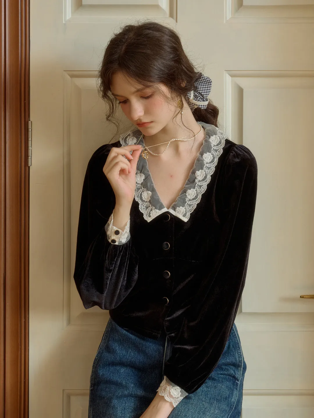 Megan Contrast Lace Lapel Cuffs Lace Splicing Velvet Blouse Ergonomic Fit Design Antistatic