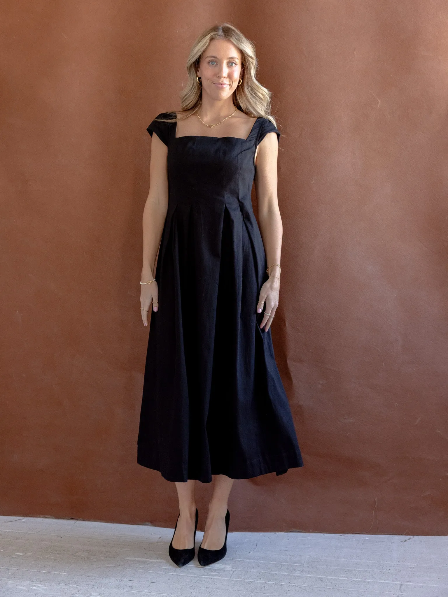 Chloe Dress - Black Style Base Relax Piece