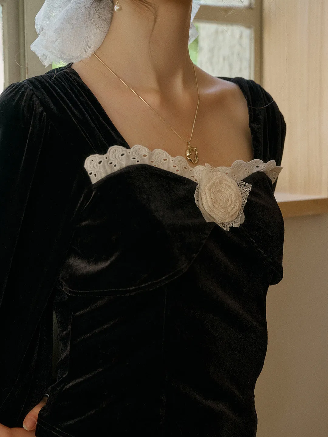 ??Final Sale??Nyla Square Neck 3D Rose Top Fleece Pullover