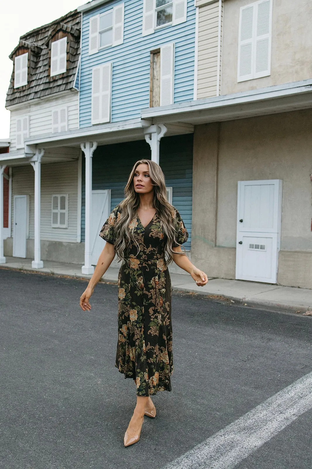 Urban Aesthetic ASTR Lavena V-neck Puff Sleeve Dress