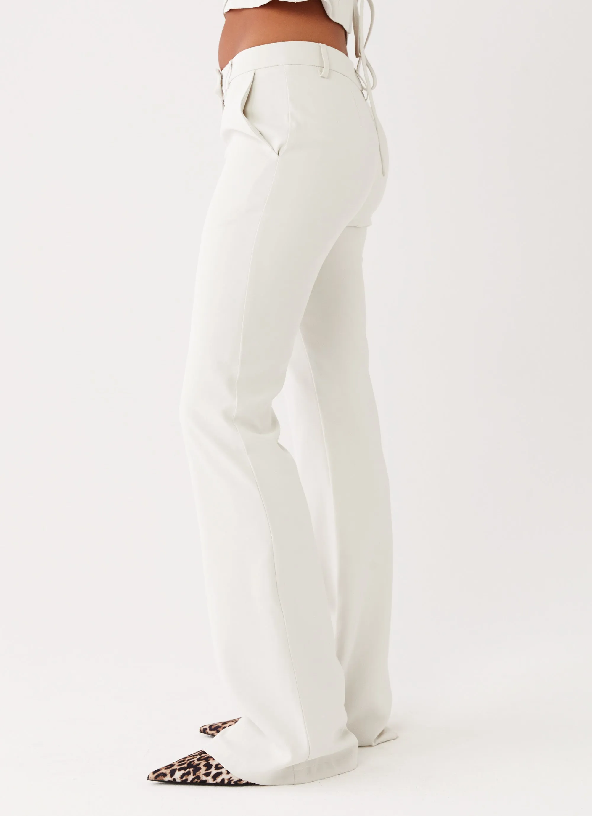 Cyra Low Rise Slim Fit Pants - Ivory Quick Release Closure
