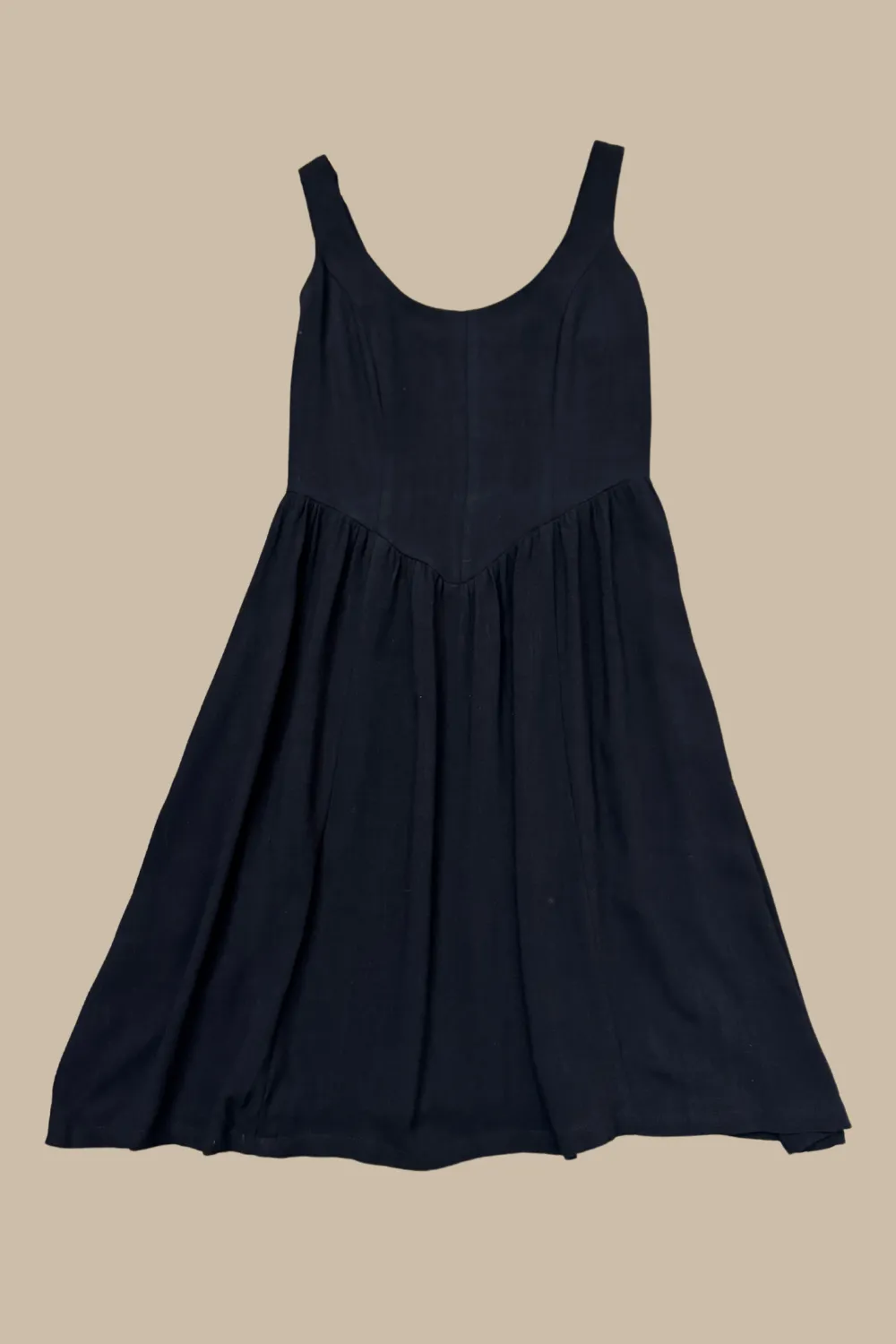 Urban Casual Bold colors Agnes dress in Black Linen