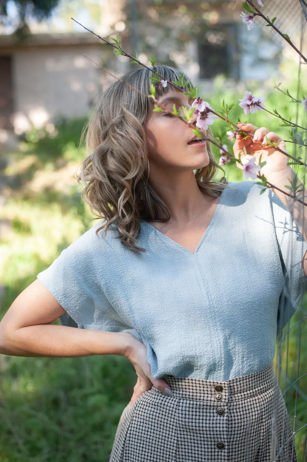 Contoured Side Panels SnagFreeKnit Dolman Top in BB Blue Texture Cotton