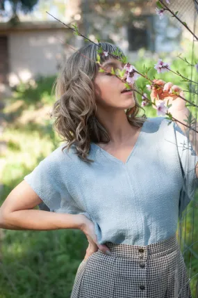 Contoured Side Panels SnagFreeKnit Dolman Top in BB Blue Texture Cotton