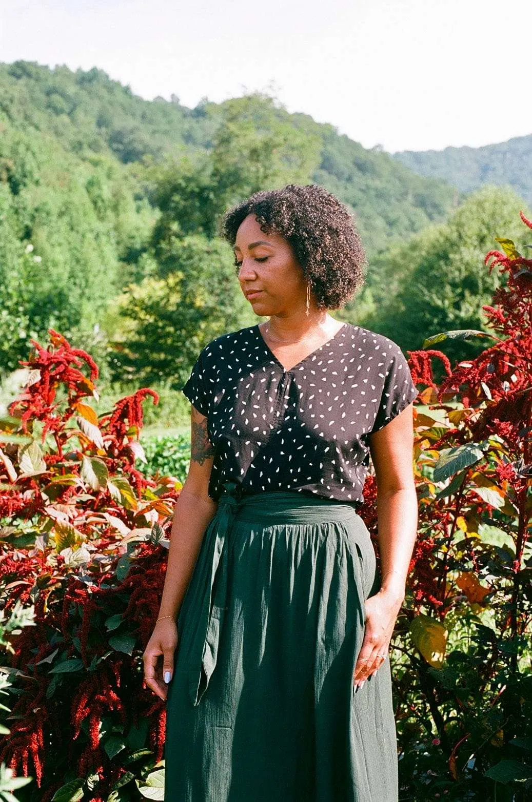 Dolman Top in Abstract Dot FeatherlightConstruction SecurePockets