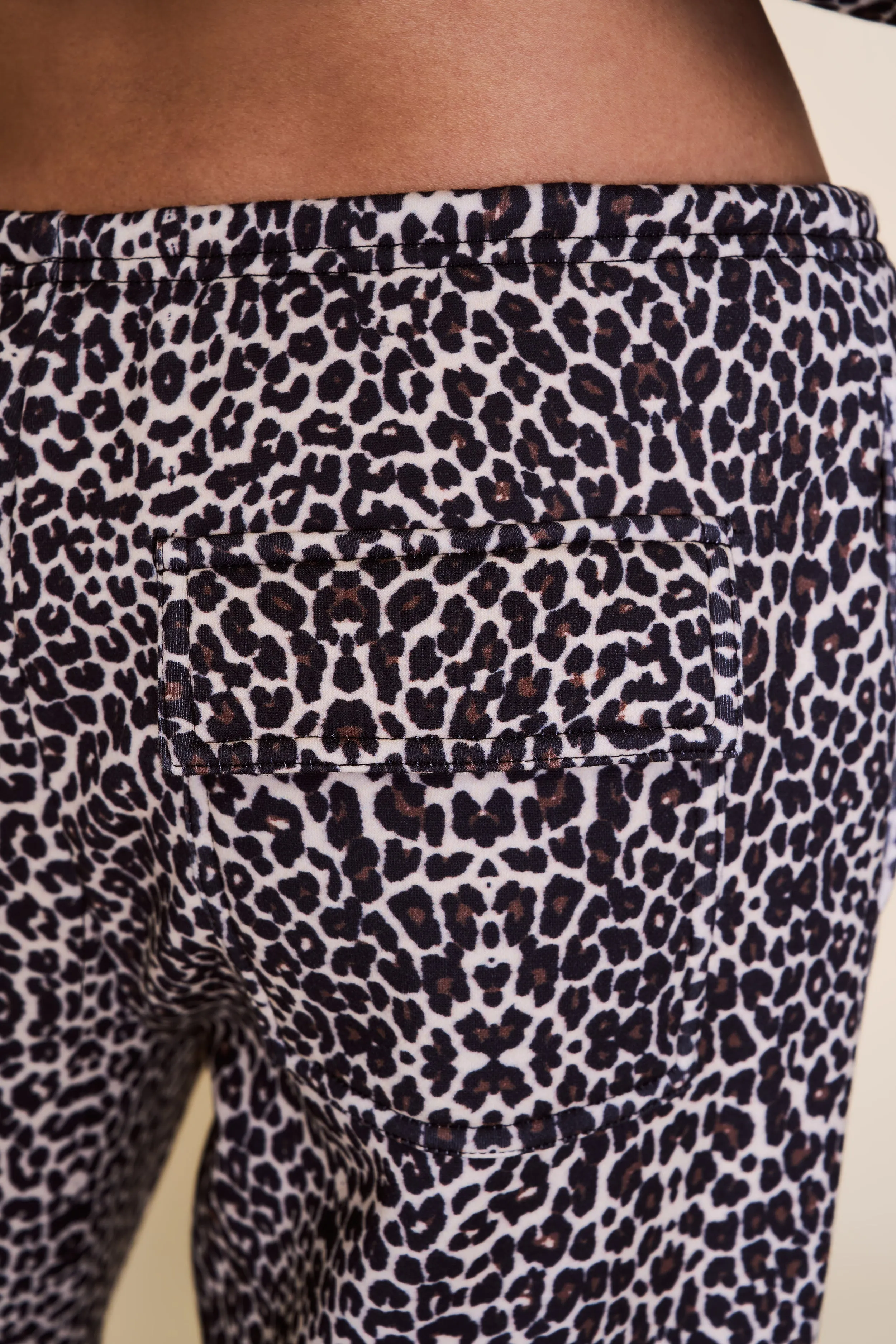 Non Irritating Tags Flared bottom Drawstring Fleece Pant