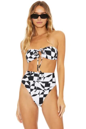 FourWayStretchFabric MeshPanelIntegration Beach Riot Abby Top - 70s Geo