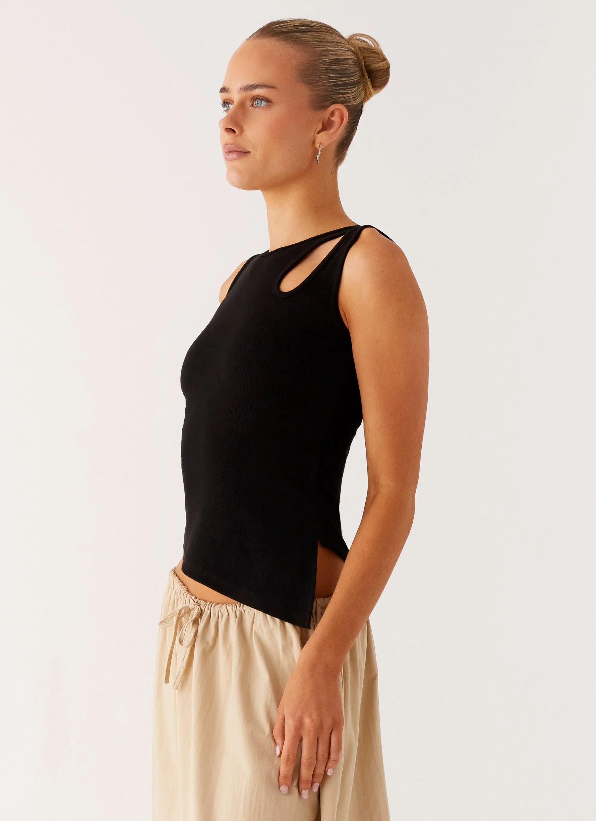 Zayne Tank Top - Black TearResistant Hypoallergenic Fiber