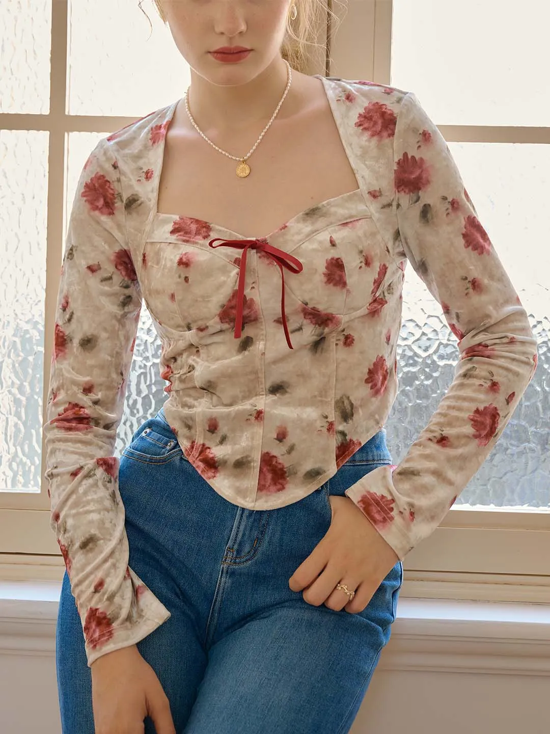 Asymmetrical hem Allison Floral Print Knot Front Bandana Hem Crop Blouse