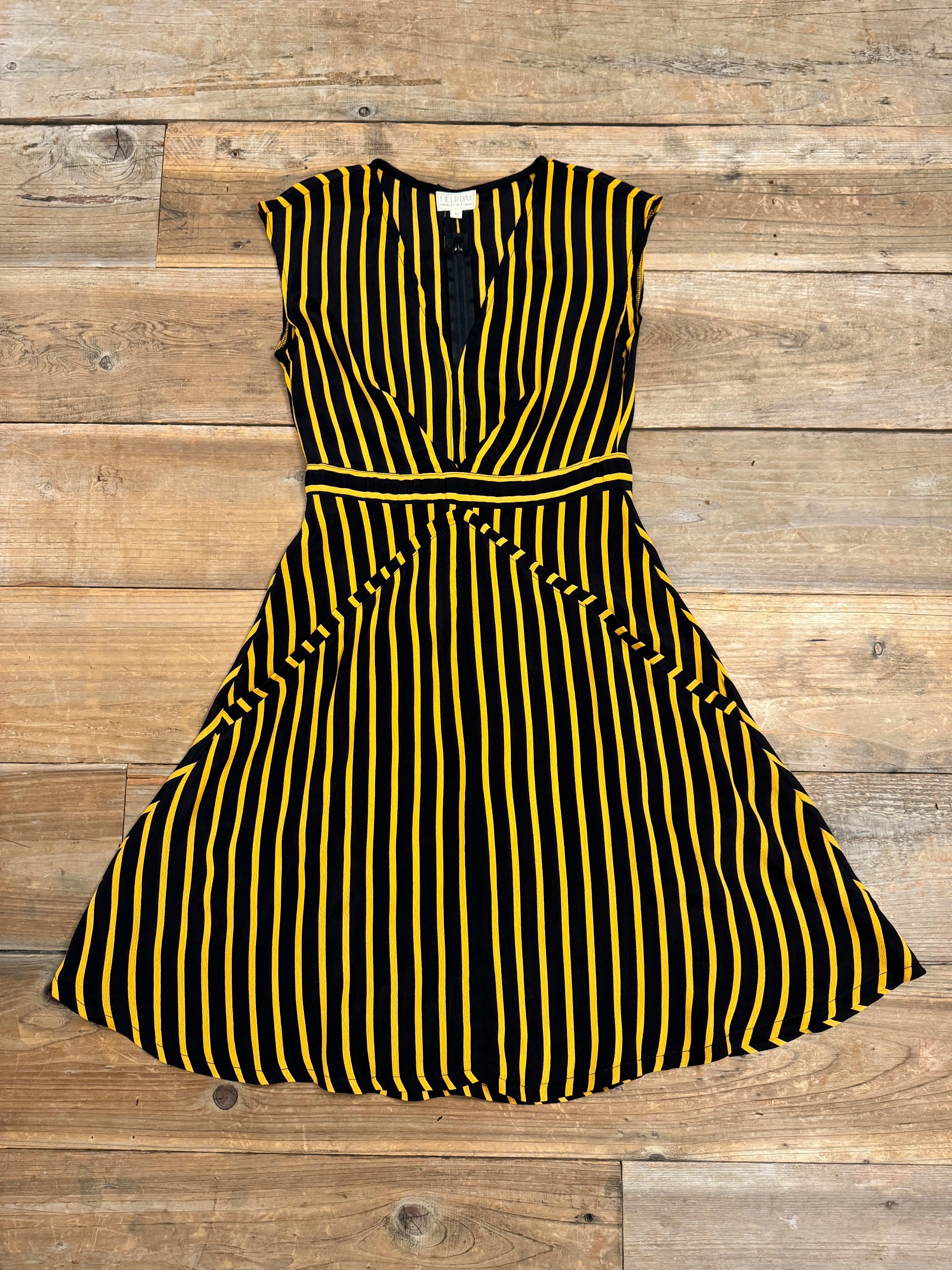 Minimalist Look Spicy Xena 2.0 in Gold Stripe