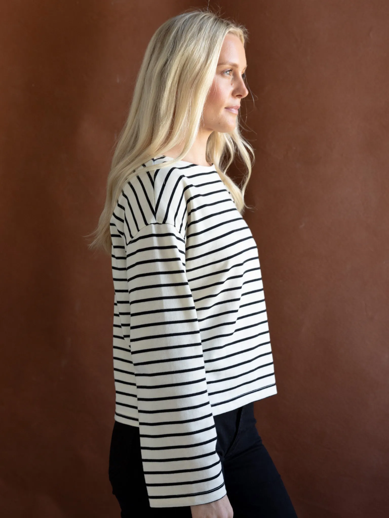 Organic Cotton Fiber SlubTexture Shelly Striped Top Black