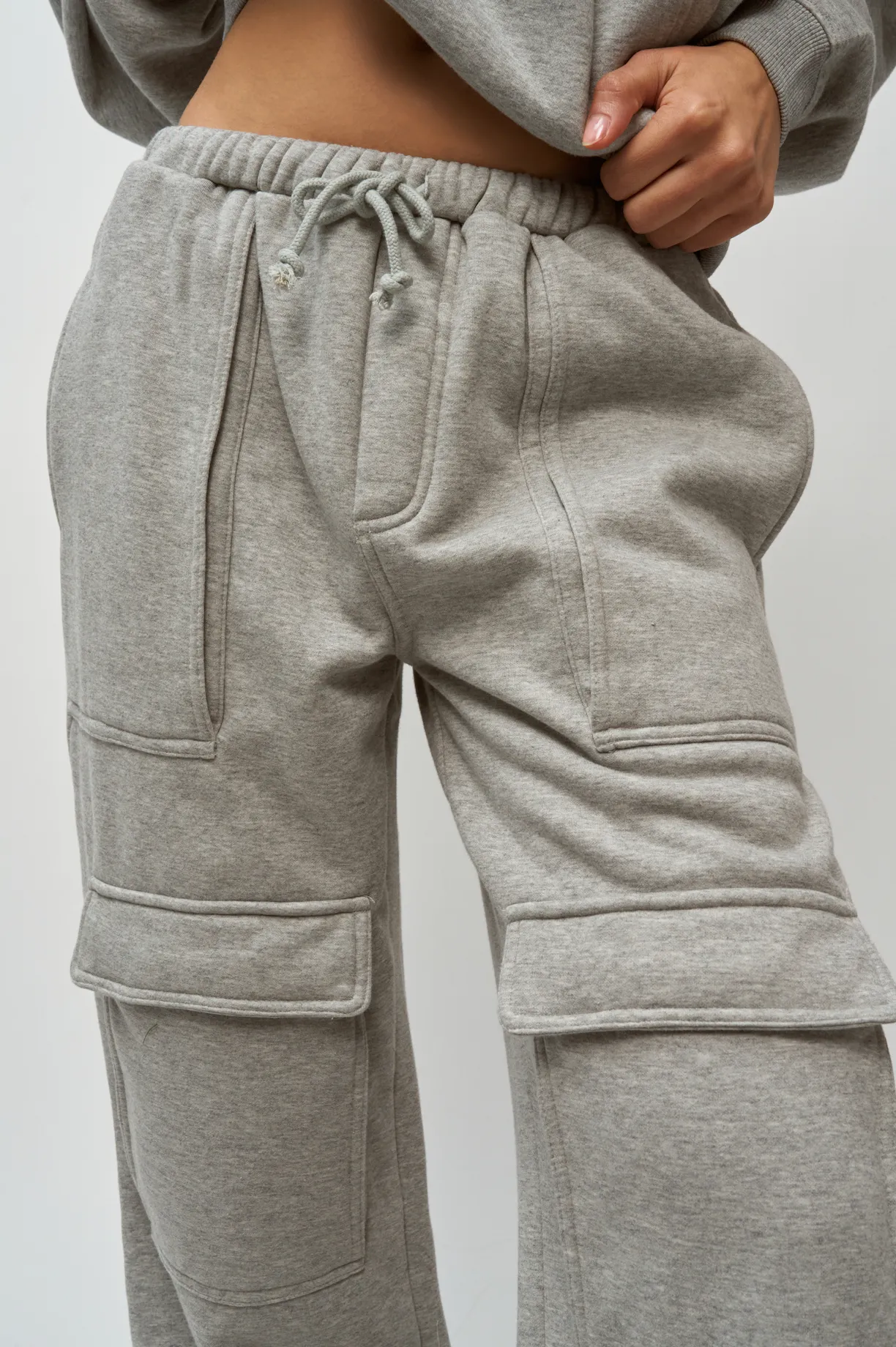 Breathable mesh lining Sophisticated Look Fleece Cargo Sweatpant