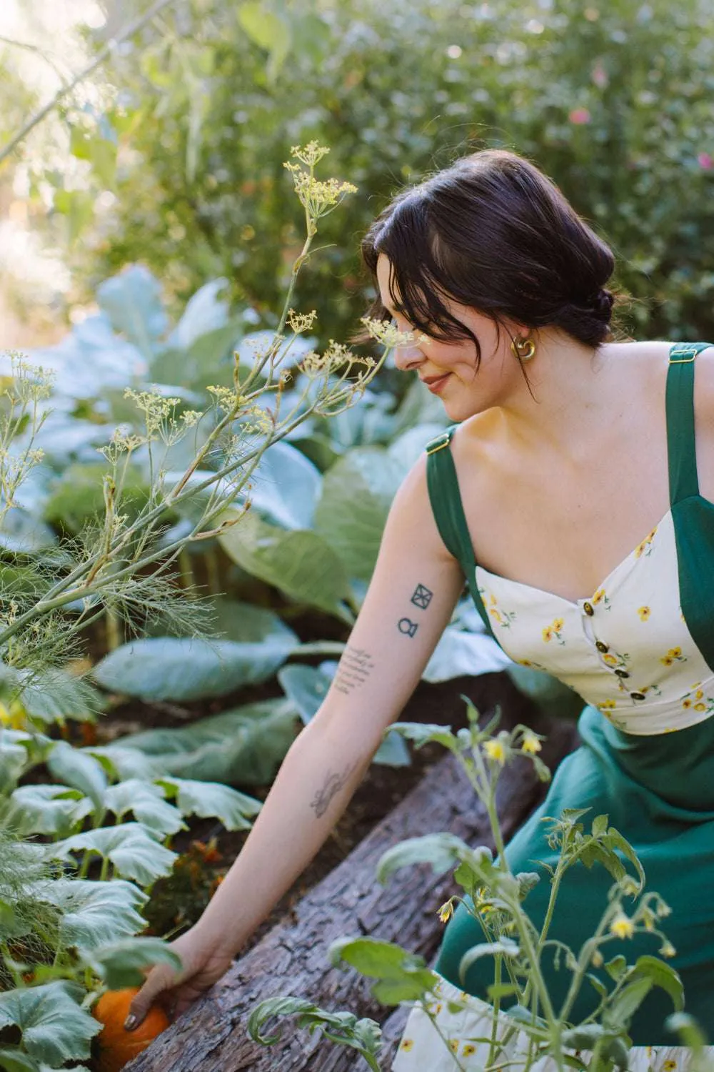 Scoop-Neck Modern Form Gemma Dress in Green Poppy