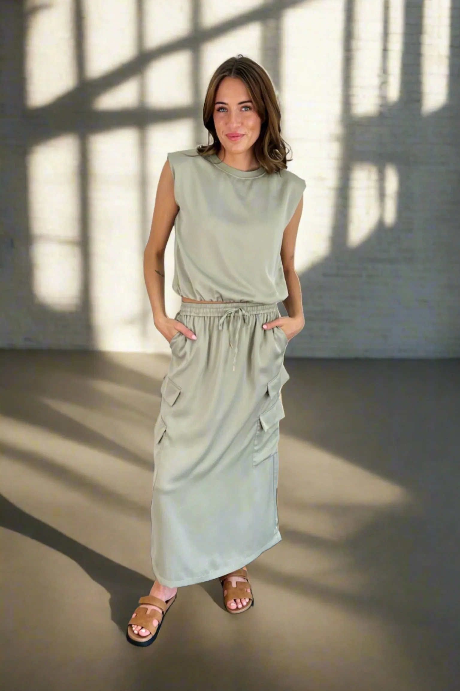 Neat Stitch Subtle Motion Gentry Cargo Midi Skirt