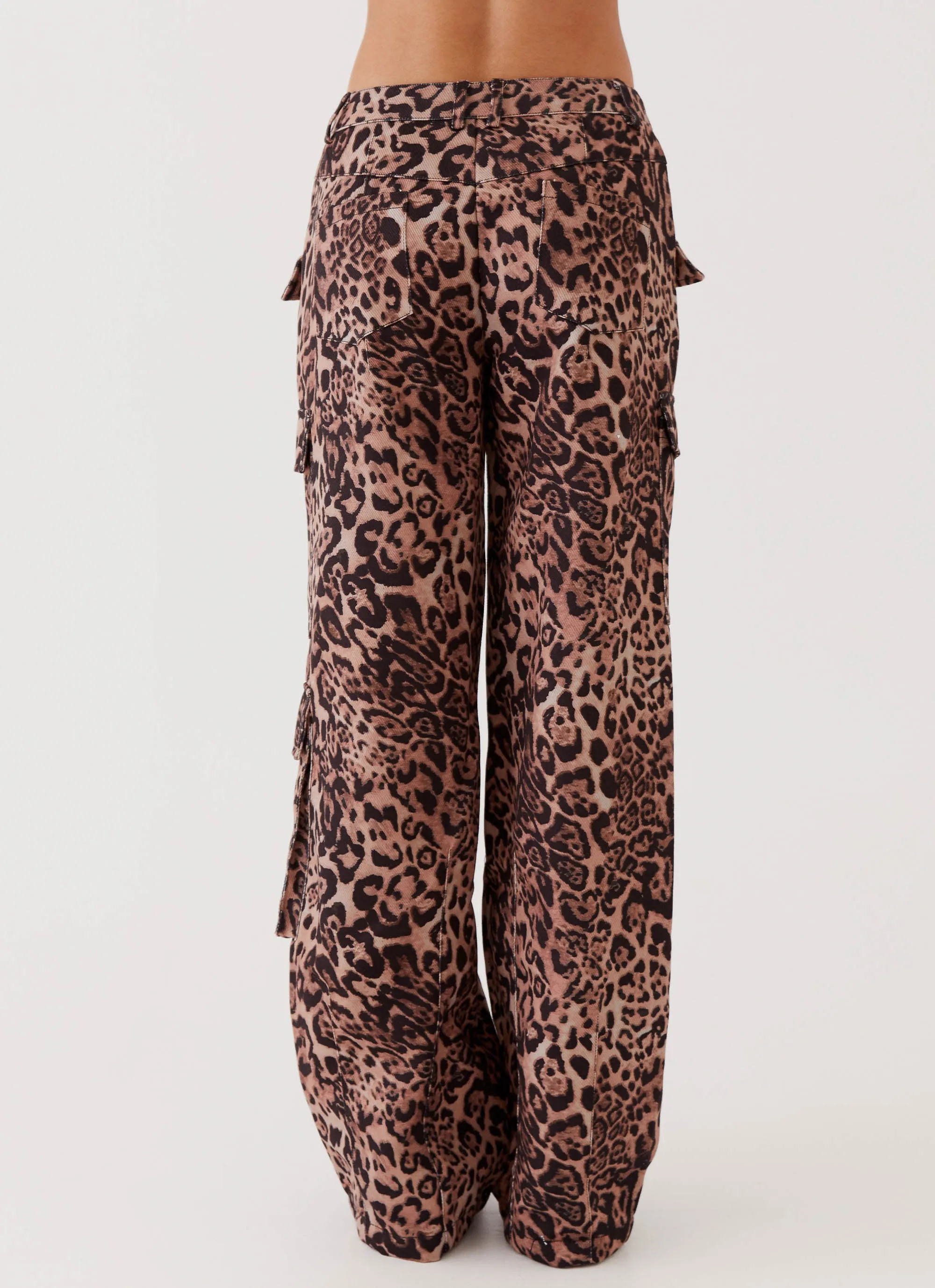 Greedy Cargo Pants - Leopard Cozy Layer breath easy