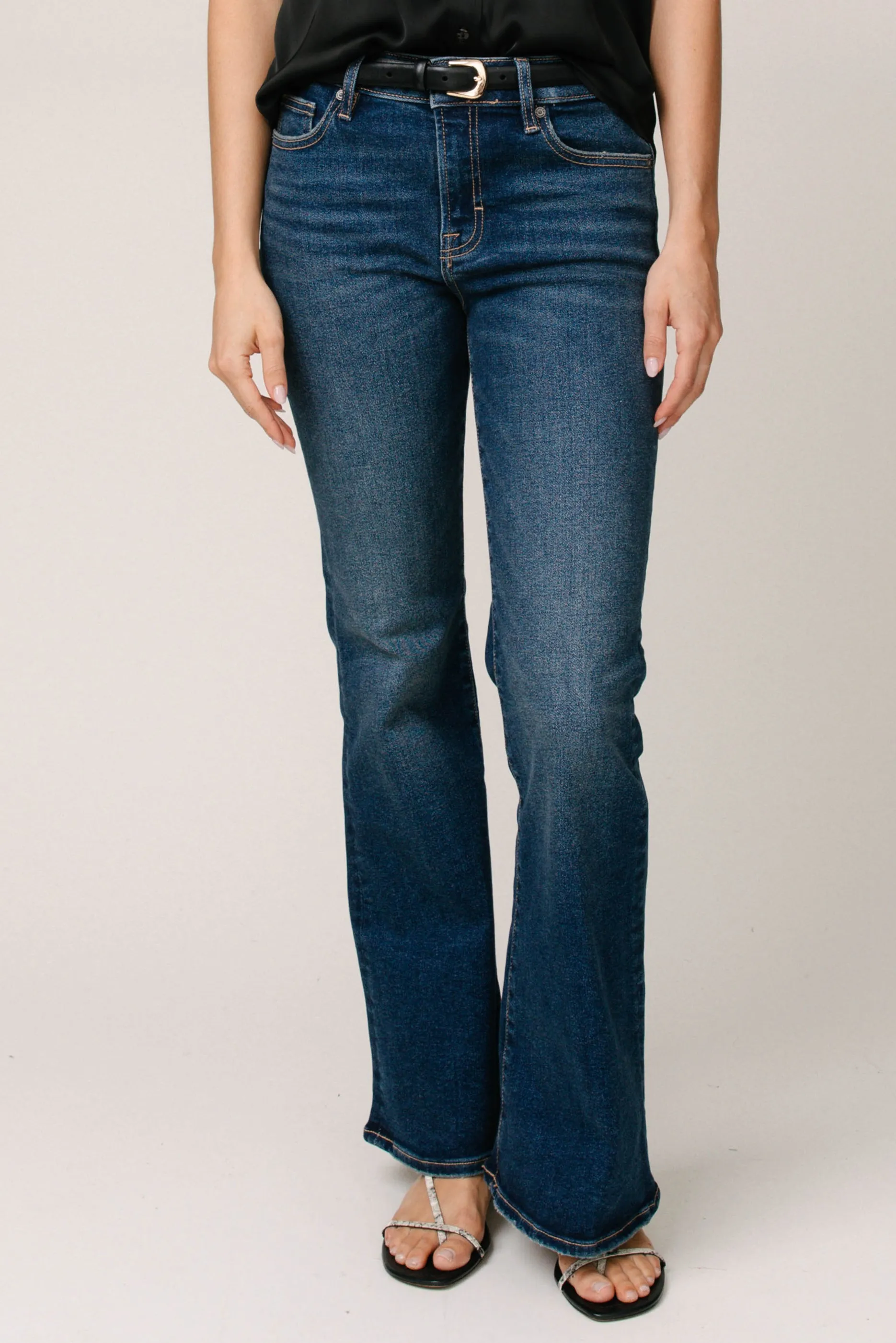 Elegant Travel Outfit Minimalist Style Happi Dark Wash Flare