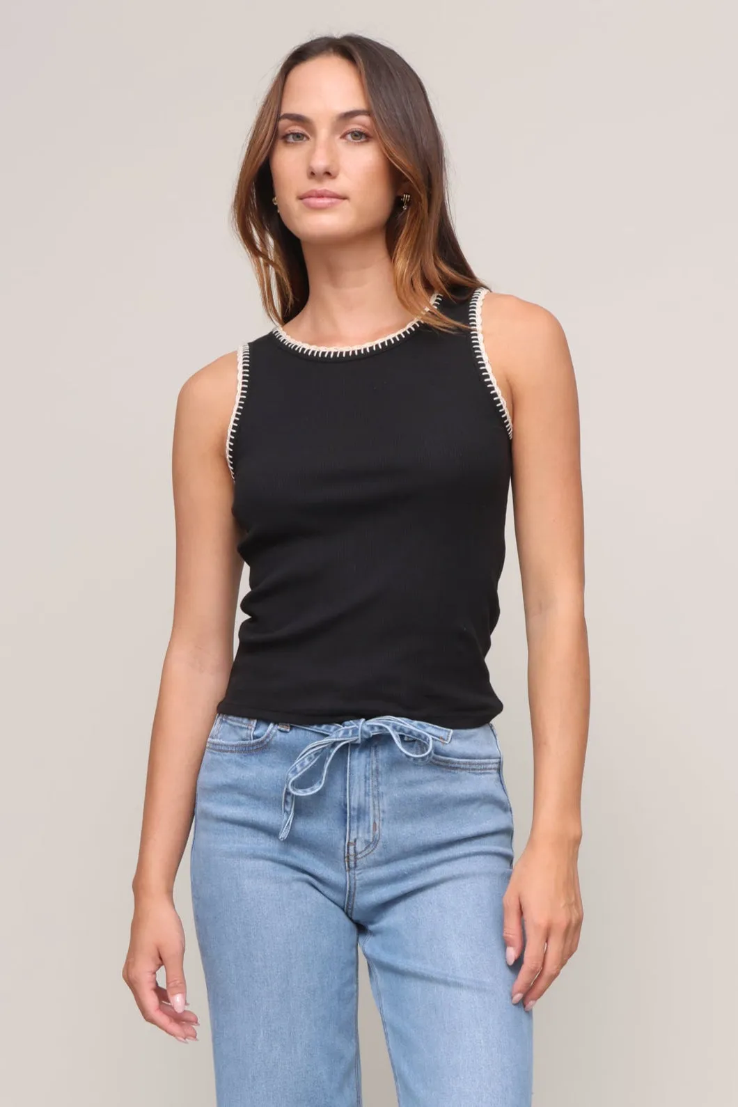 Social Tank Layered Hem Reinforcement Chic Look