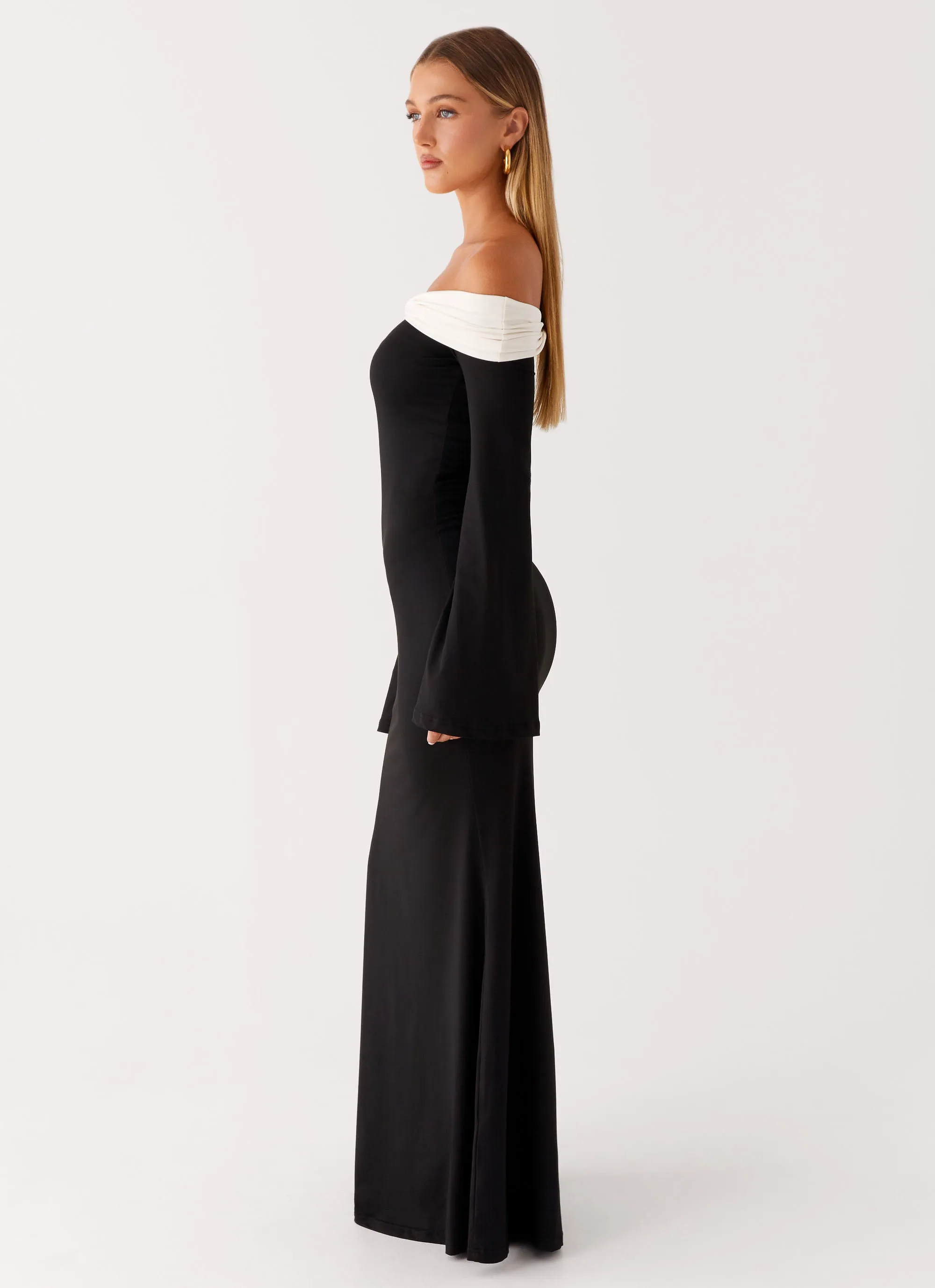 Day Fit Relaxed Look Hits Different Long Sleeve Maxi Dress - Black