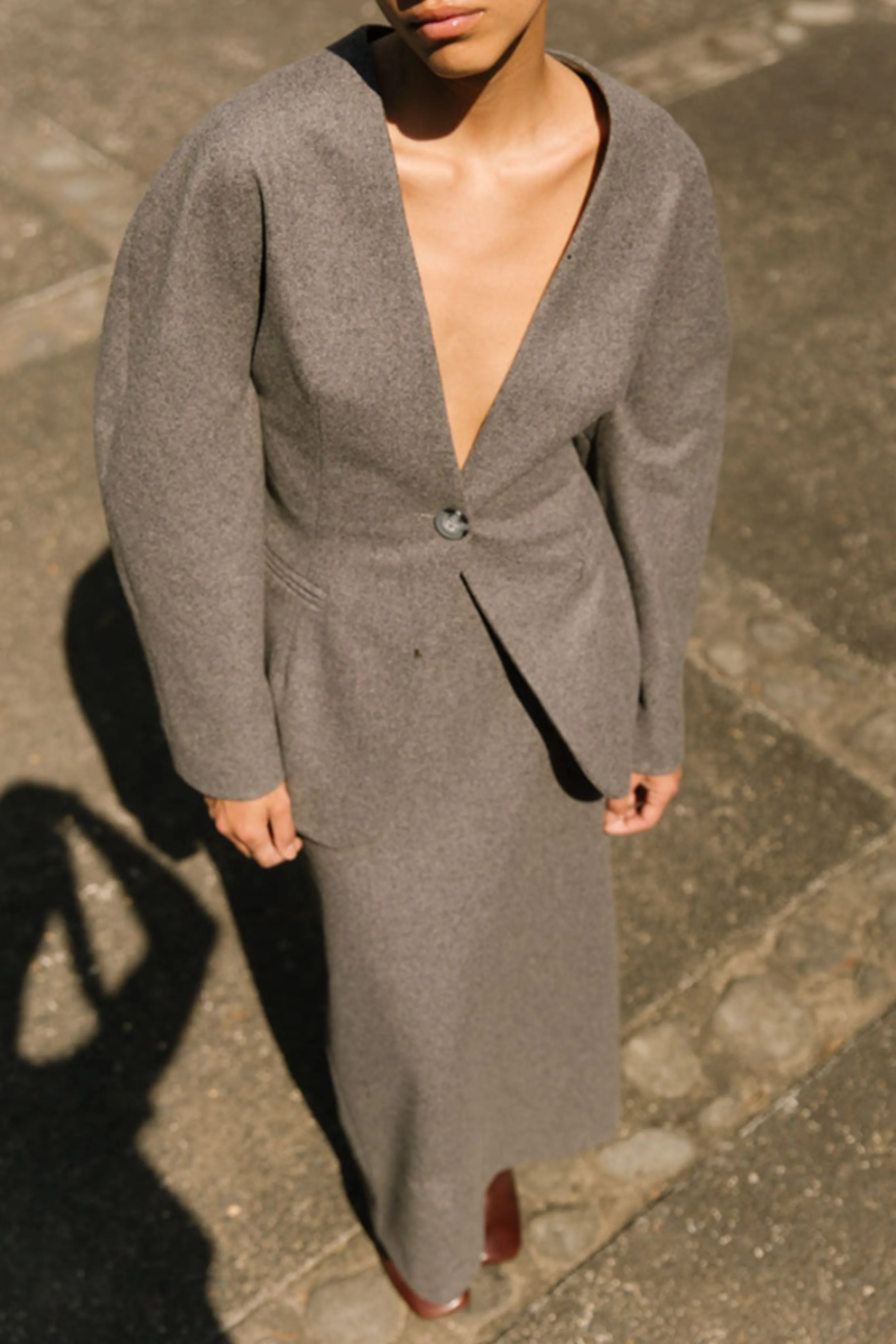 Light Padding Wool Circular Sleeve Blazer