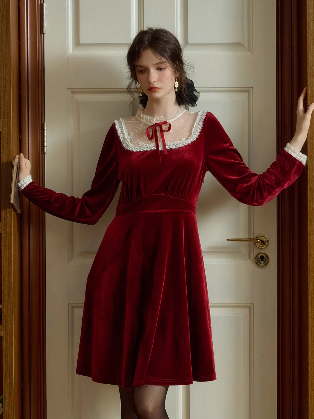 Janelle Retro Elegant Bow Lace Splicing Round Neck Velvet Dress Shiny surface