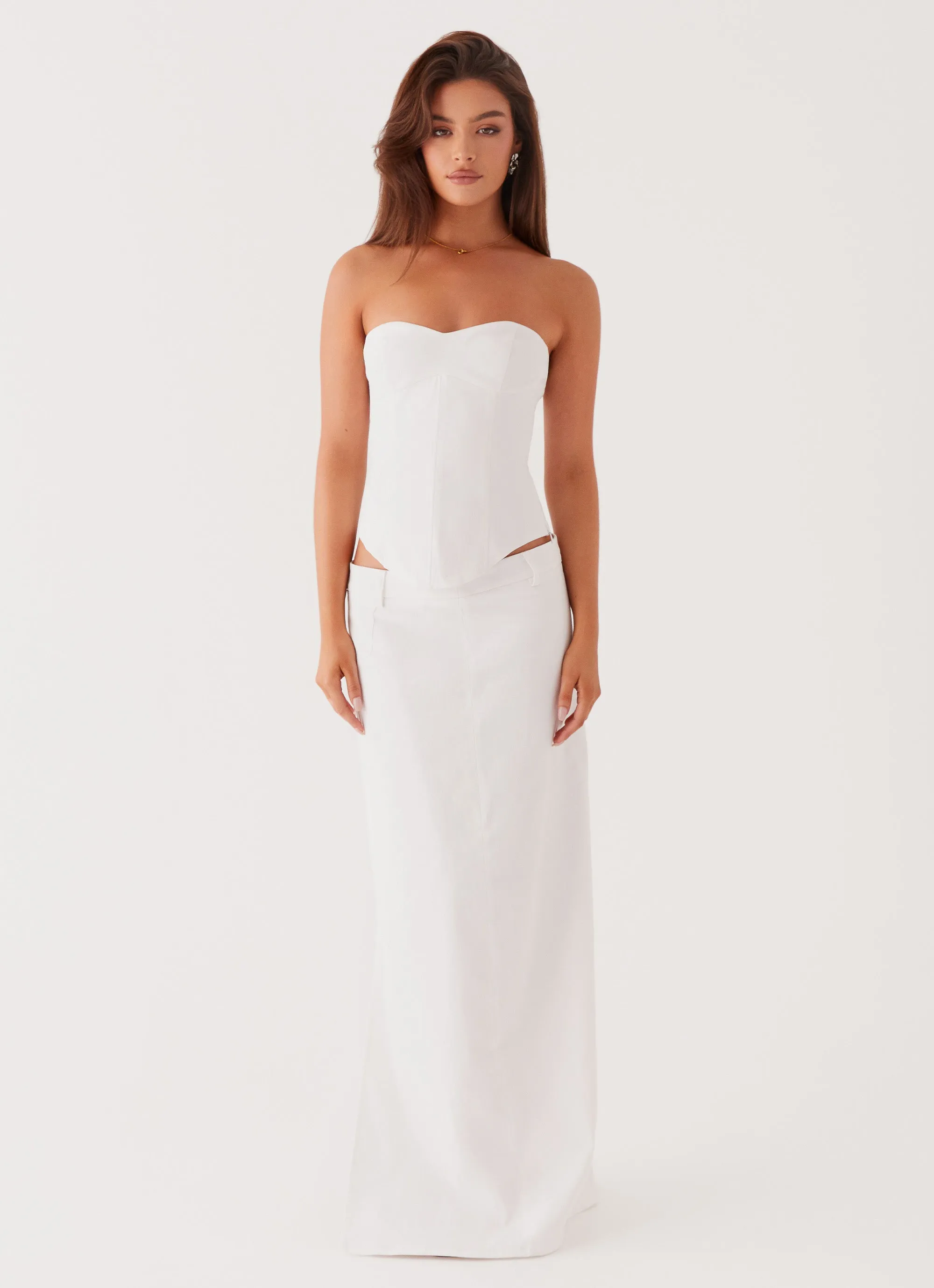 Jaslyn Maxi Skirt - White Winter Layering Fashion Mood
