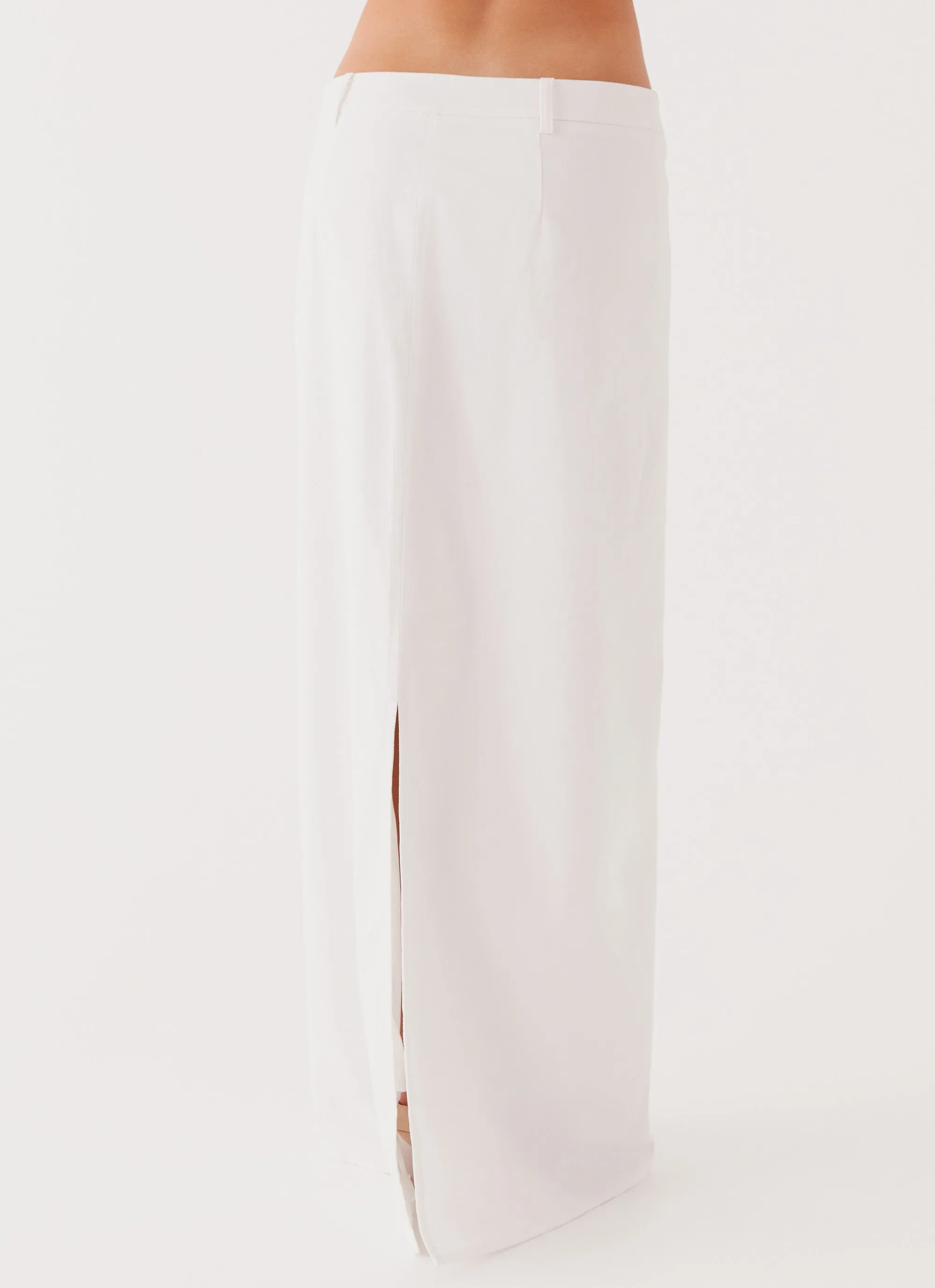 Jaslyn Maxi Skirt - White Outfit Essence Bold Look