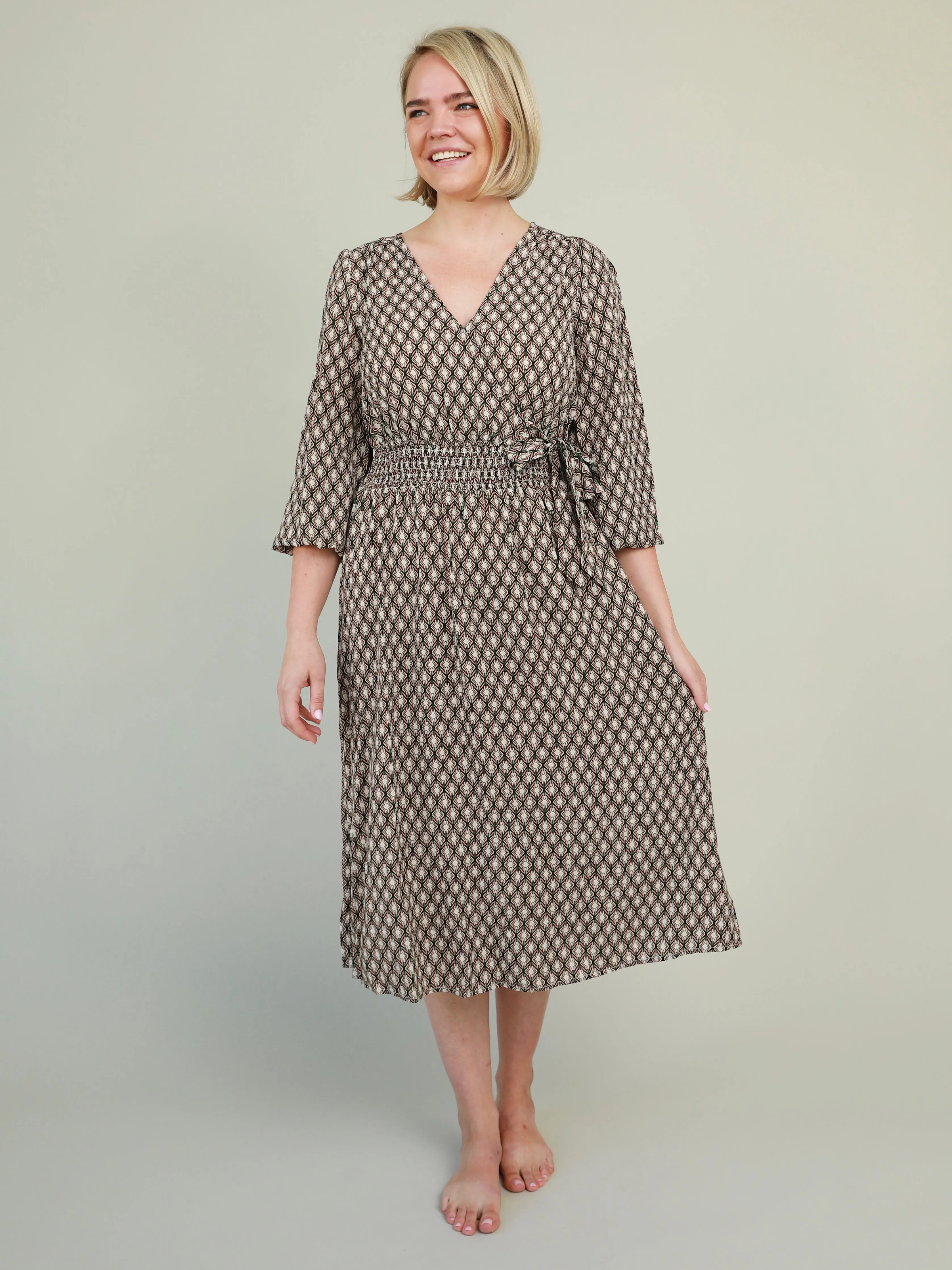 Bright-Hue Layered Style Late Night Midi