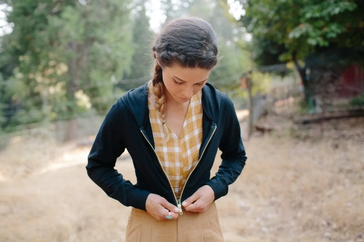 Cropped Hoodie In Black Anti Static Cloth Blend RibbedCollar