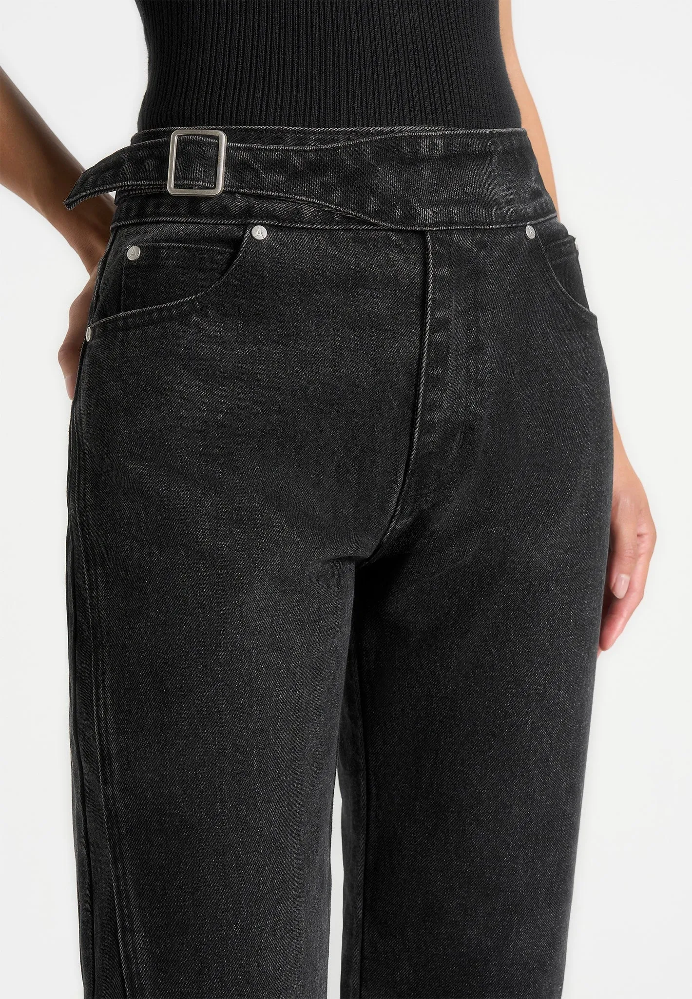 Reinforced Stitching Loane - Twist Leg Boyfriend Jeans With Waist Adjuster - Washed Black