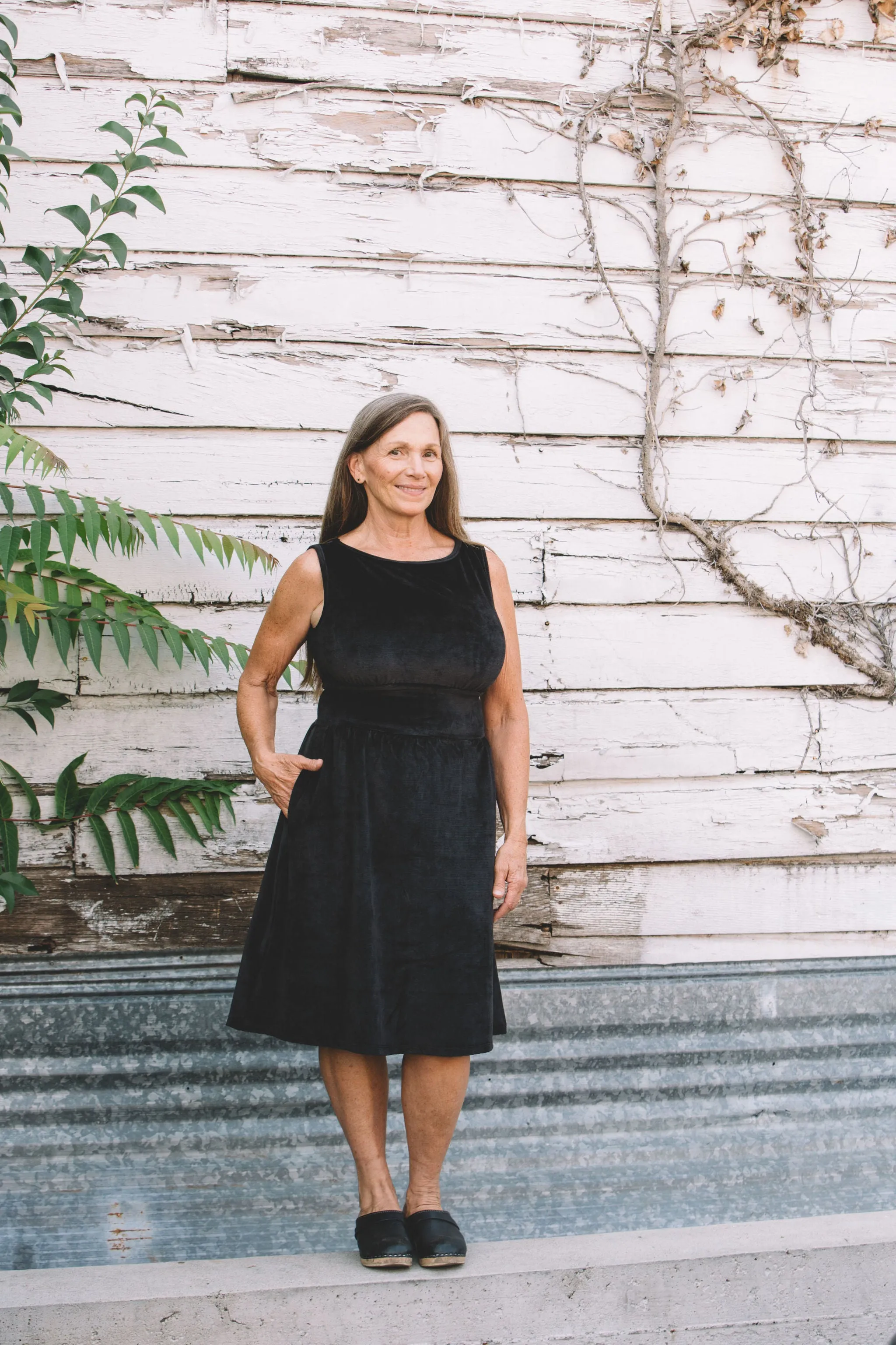 Trend Fit Mere Dress in Black Ribbed Velvet