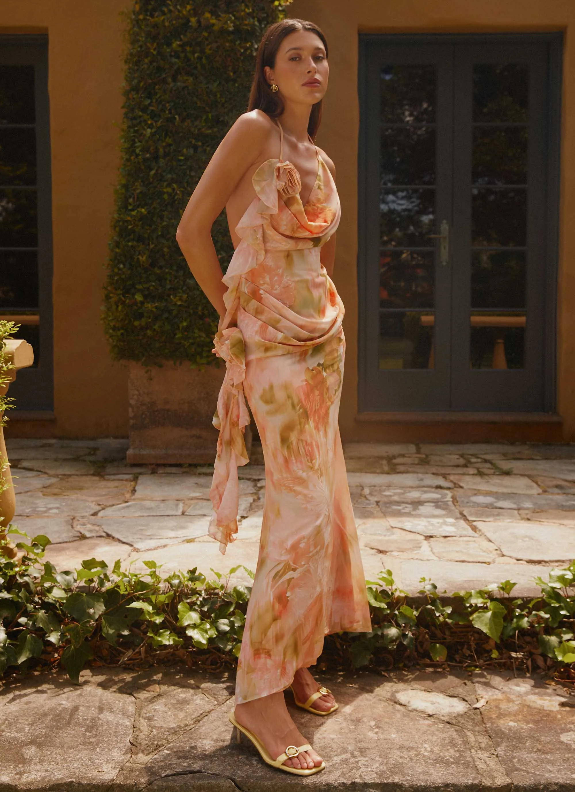 relaxed shape Daily Confidence Diedre Rose Strappy Maxi Dress - Sunset Floral
