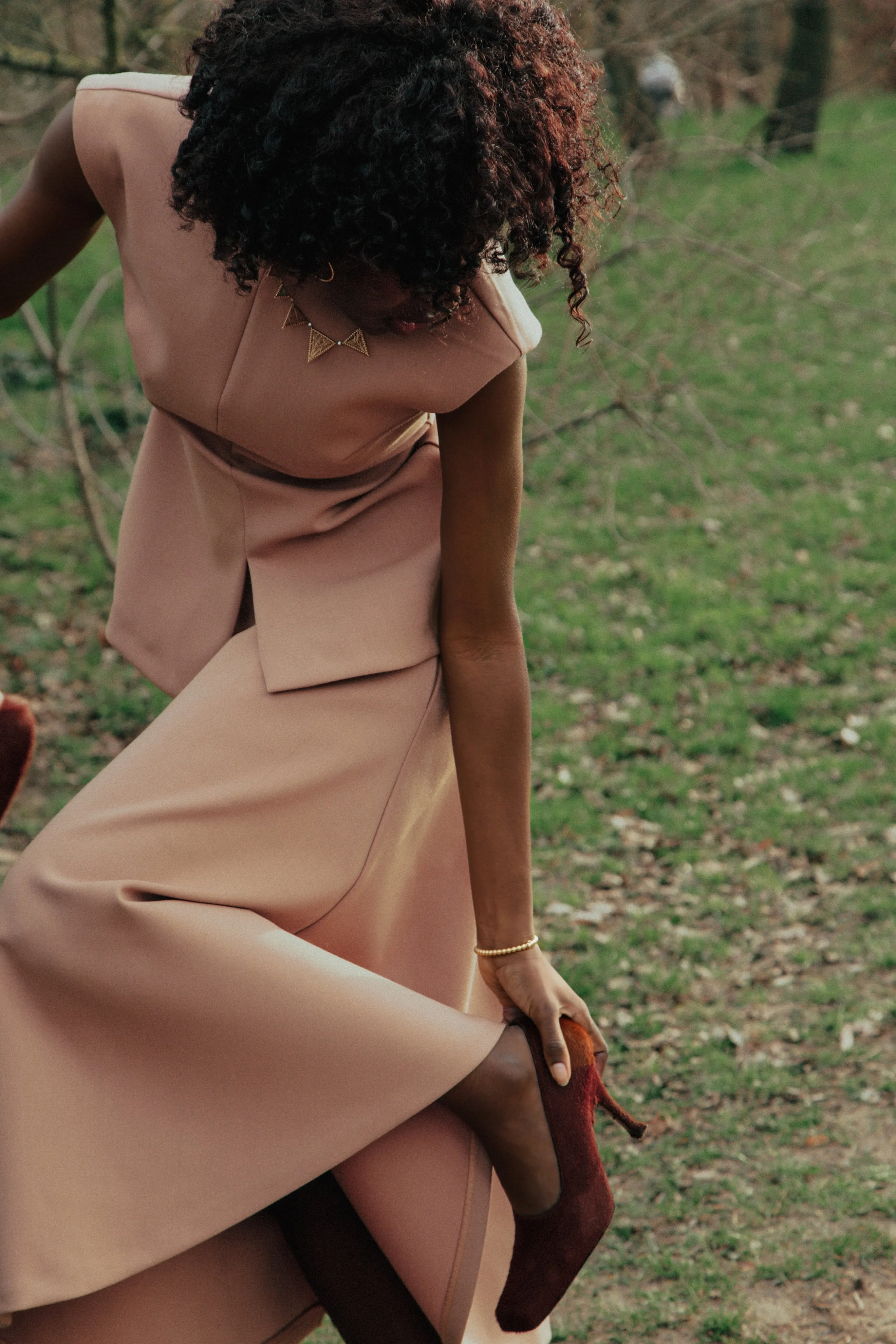 FrictionReducing Curved Open Back Top