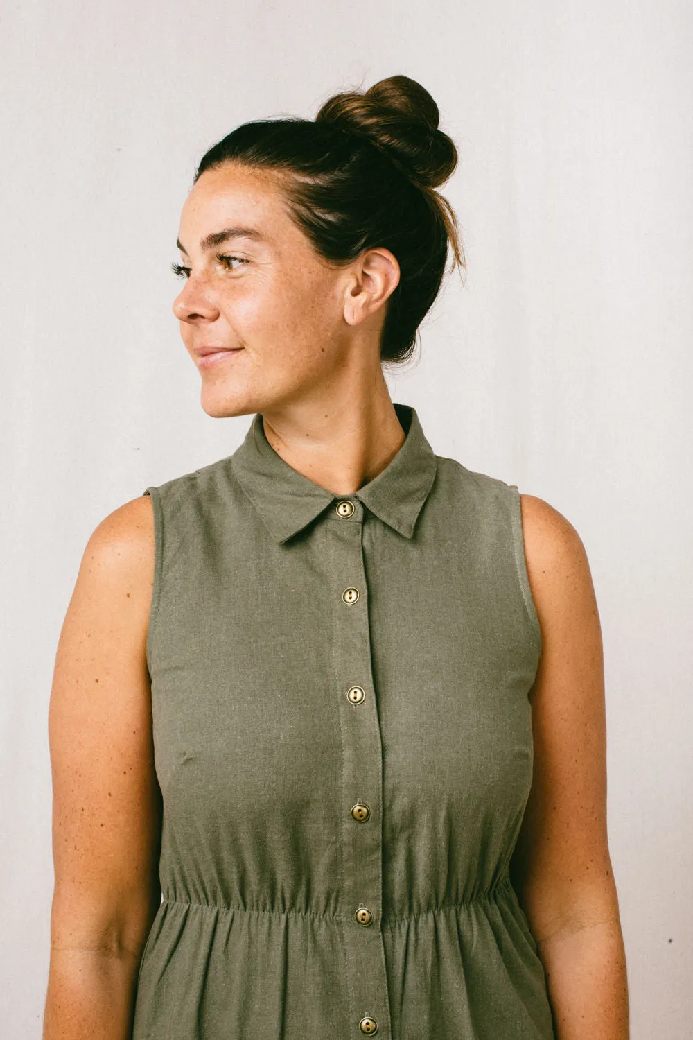 soft fit Smooth-Lining Mona Dress in Olive Linen