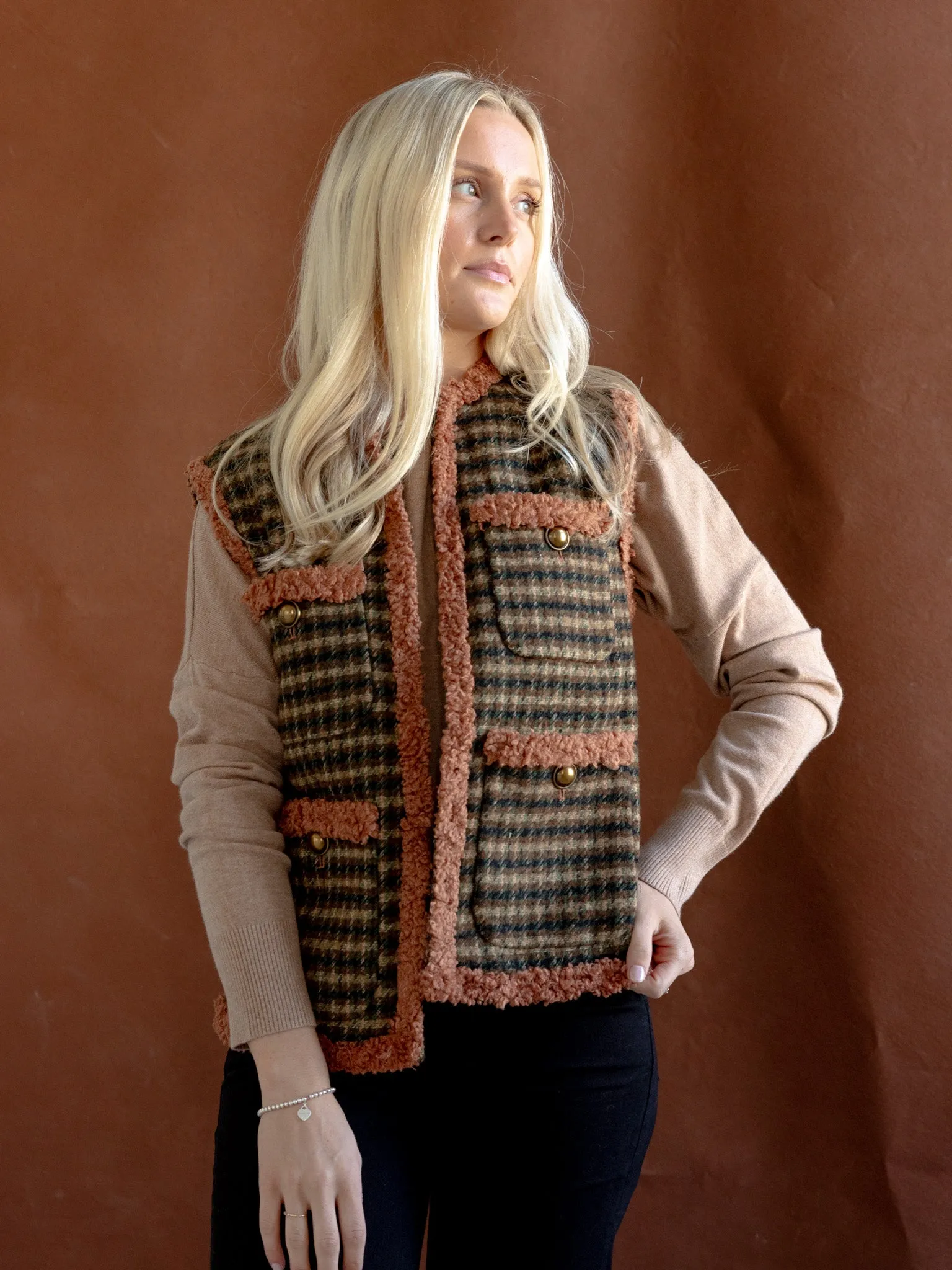 Easy Care Finish Light Diffusing Fabric Houndstooth Pocket Vest