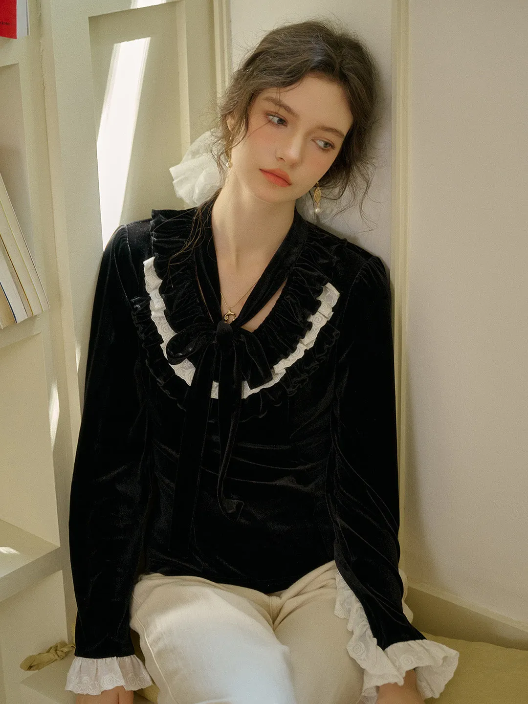 ??Final Sale??Zinnia Ruffled Collar Contrasting Top Flatlock Seam