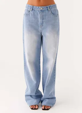 Simple Style Back Again Straight Leg Denim Jeans - Light Wash Blue