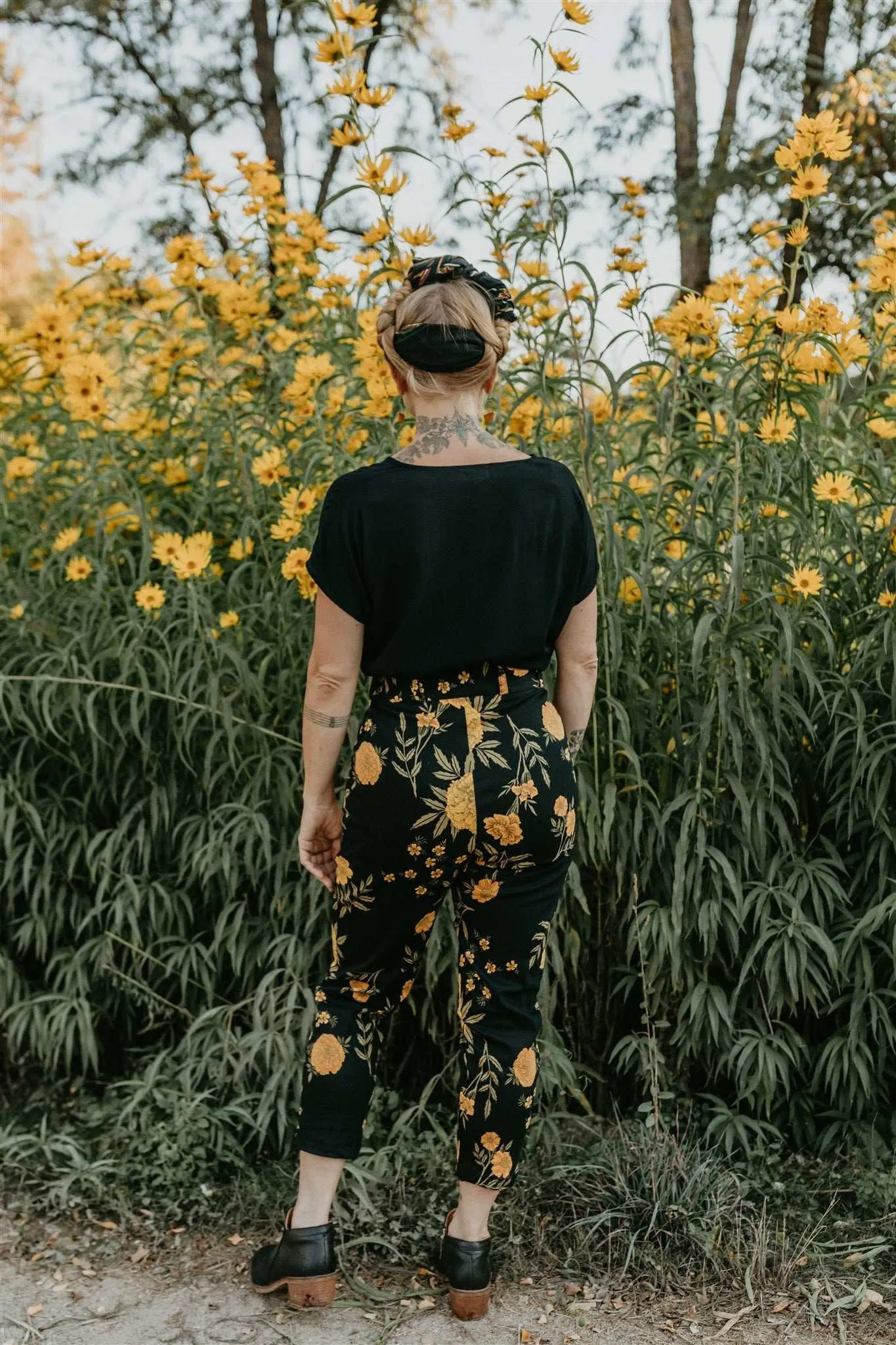 Perfect Pant in Black Marigold Smooth Fabric Smart Motion