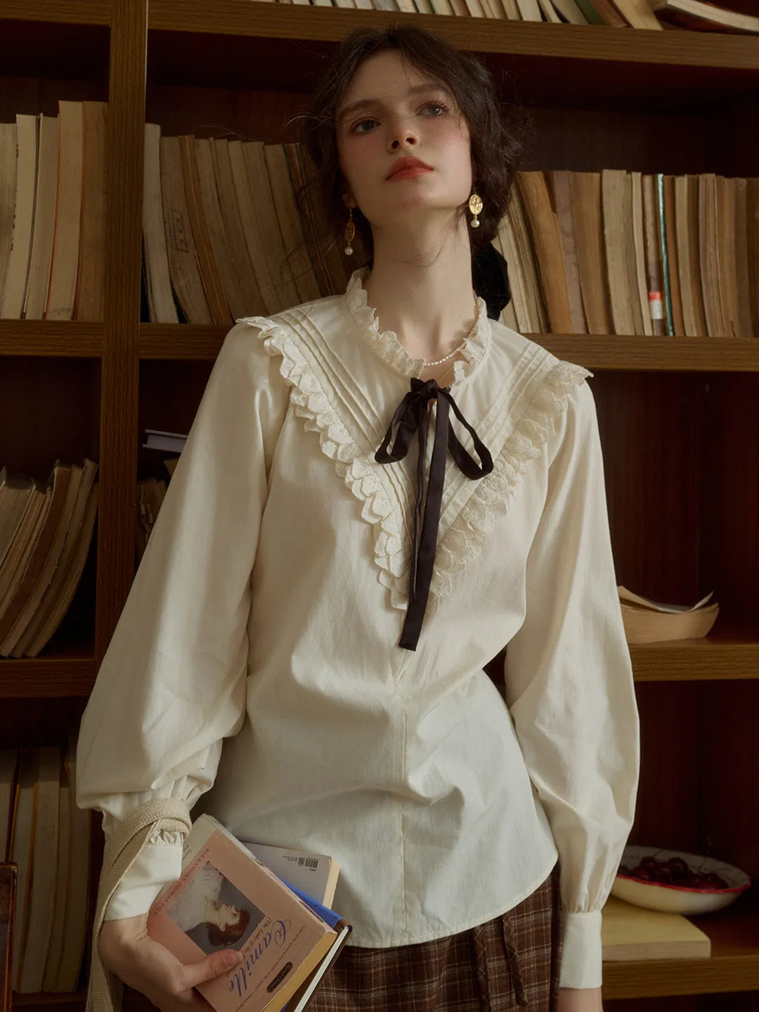 Yareli Vintage Lace Panel Contrasting Lace-up Round Neck Blouse Sporty Tee Anti Pilling Finish