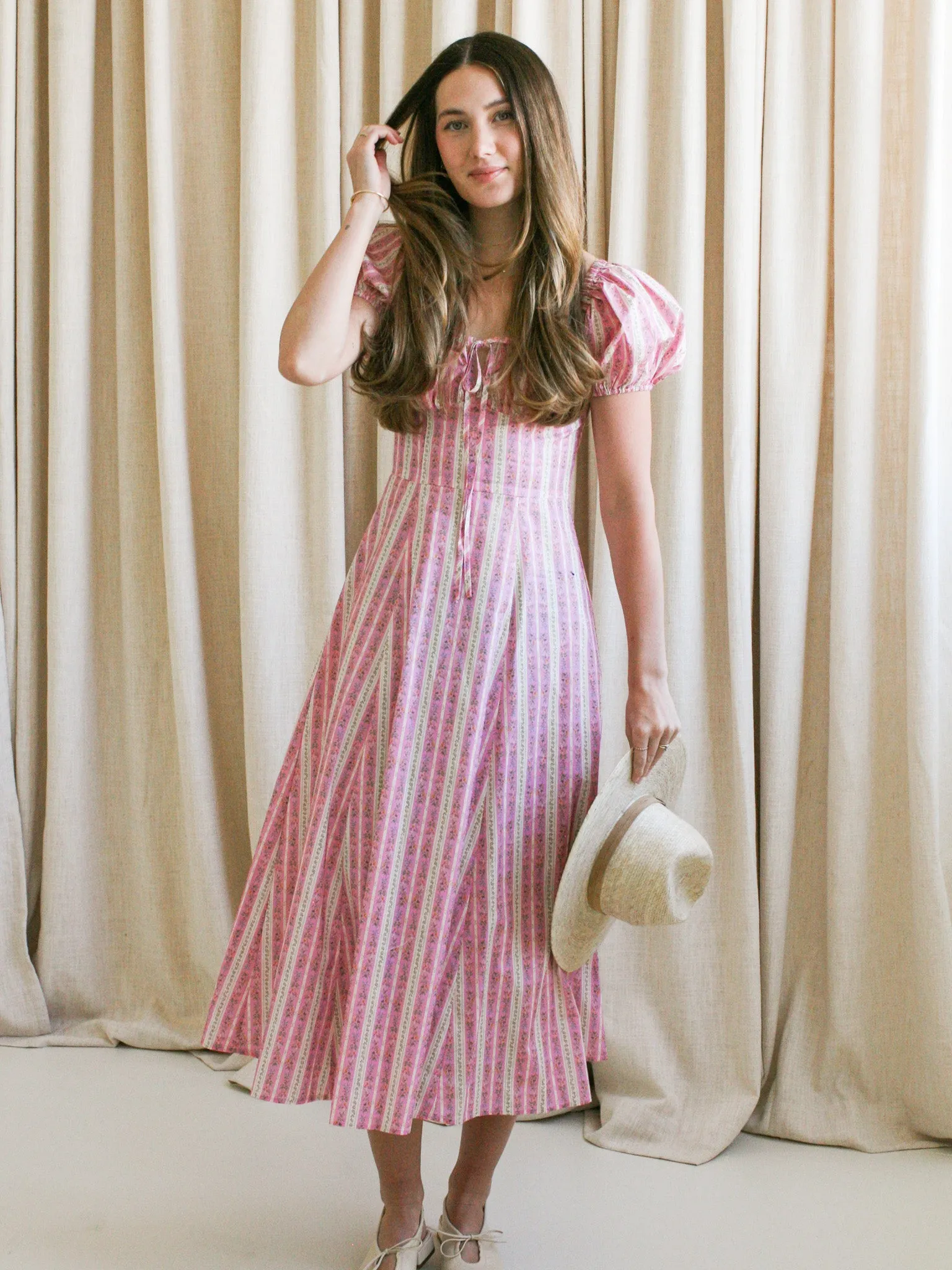 Trendy Fit Fitted Shape Paige Puff Sleeve Midi Dress