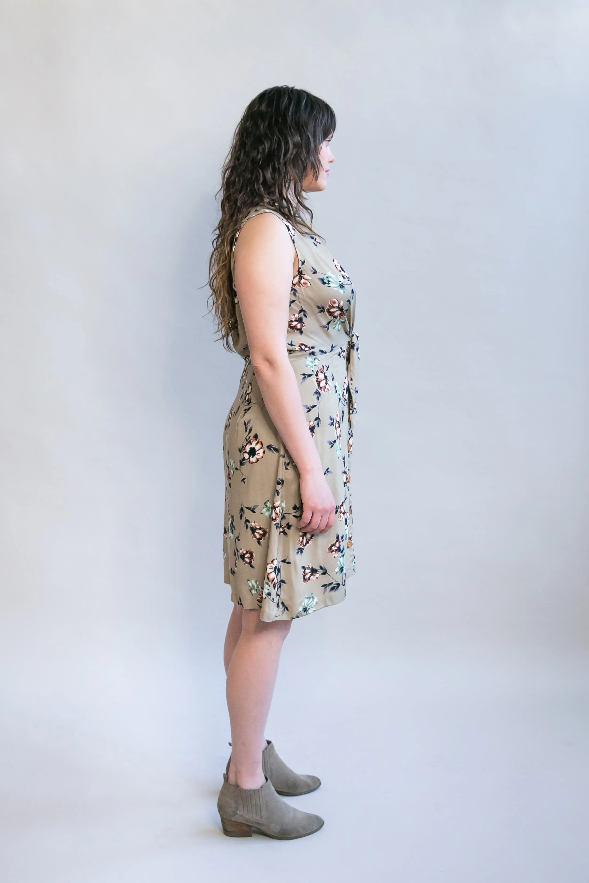 Paloma Dress in Taupe Floral summer look