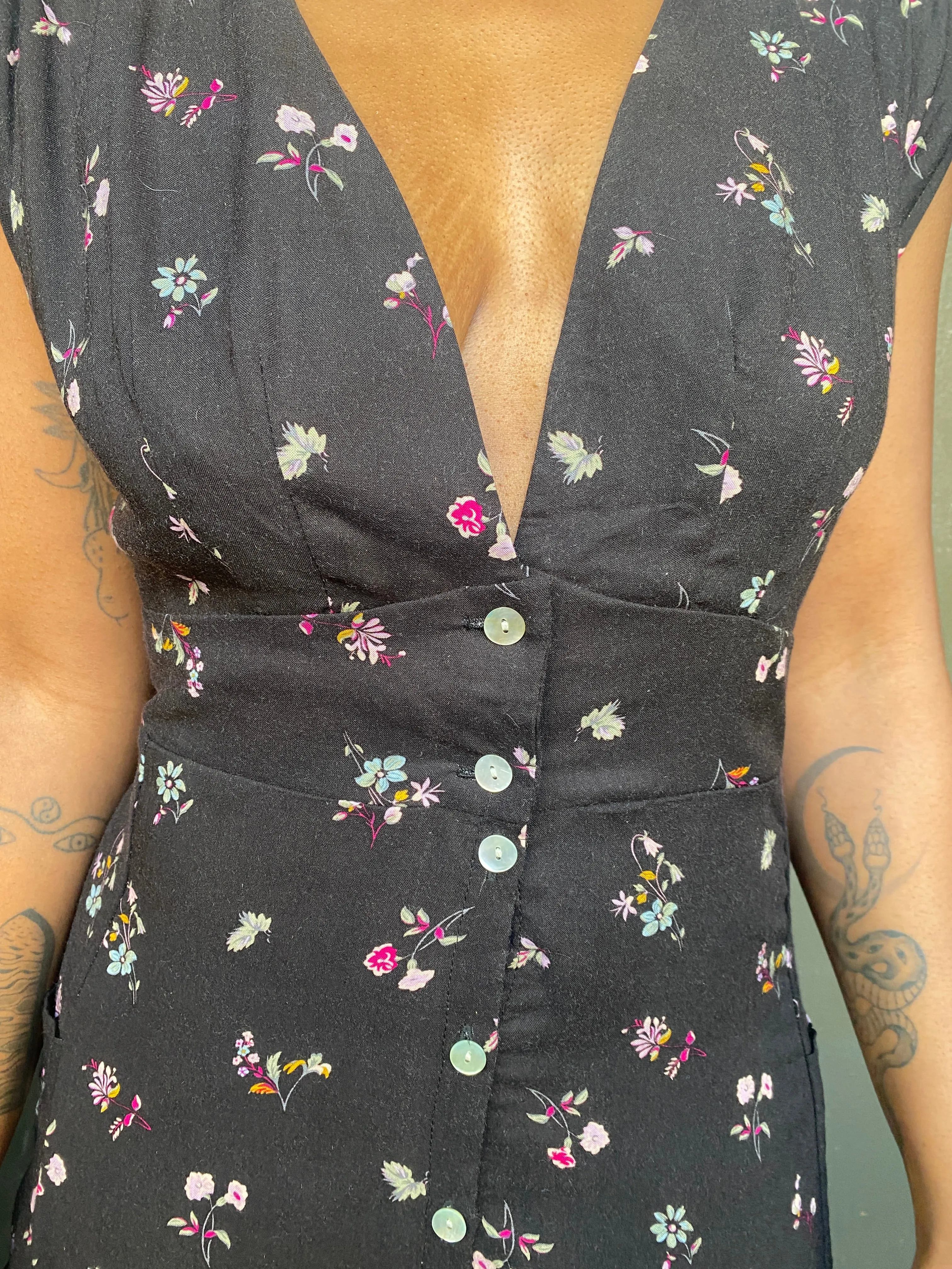 Timeless elegance Penelope Dress in Dark Floral