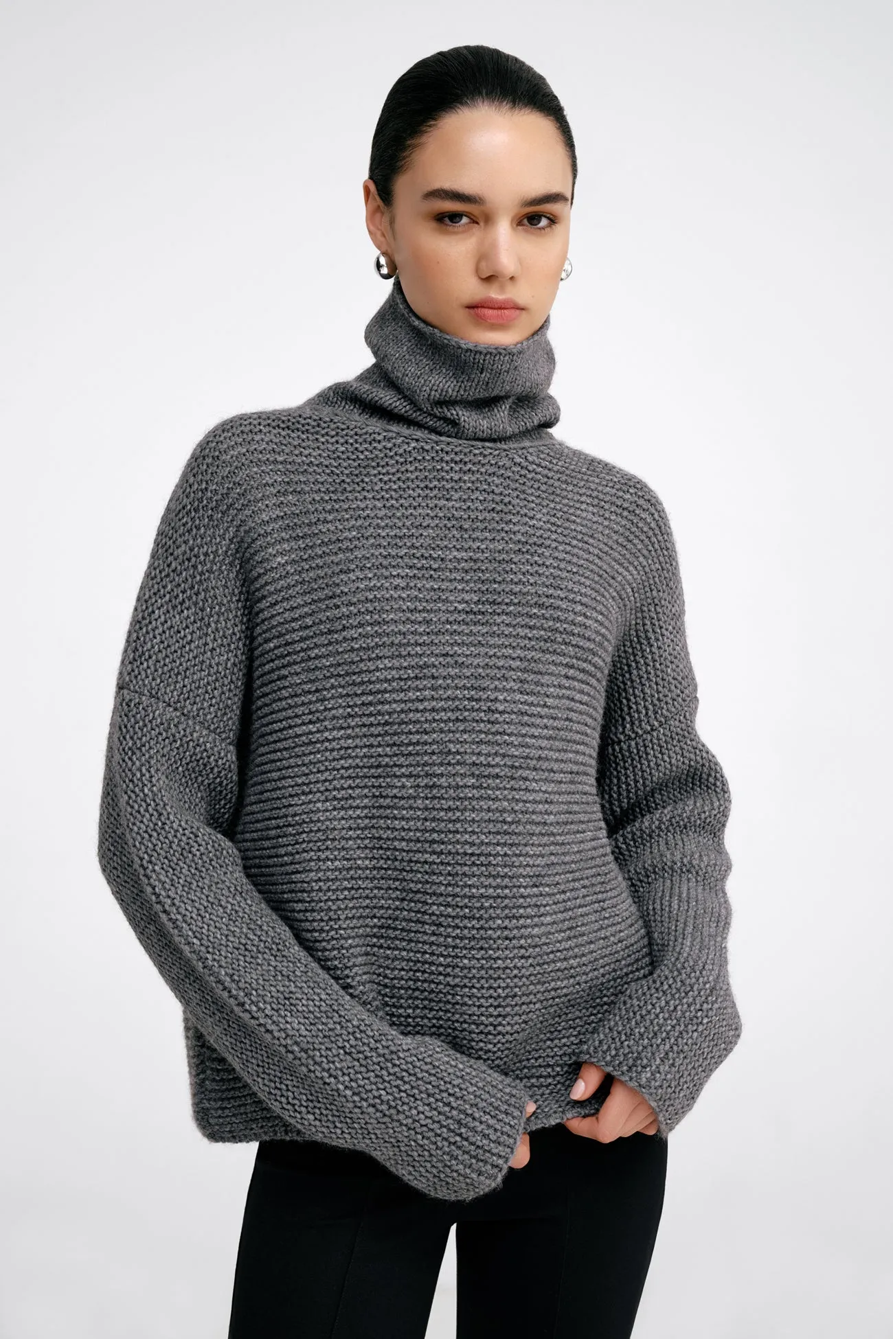 Pia Turtleneck Sweater Fitted Design