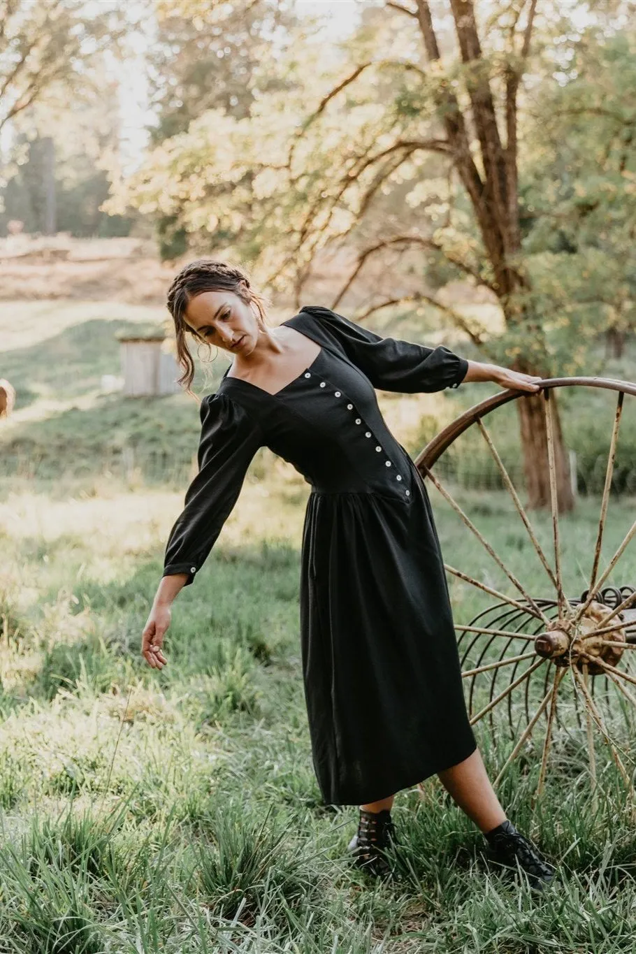 Prairie Dress in Black Linen Dew Tone