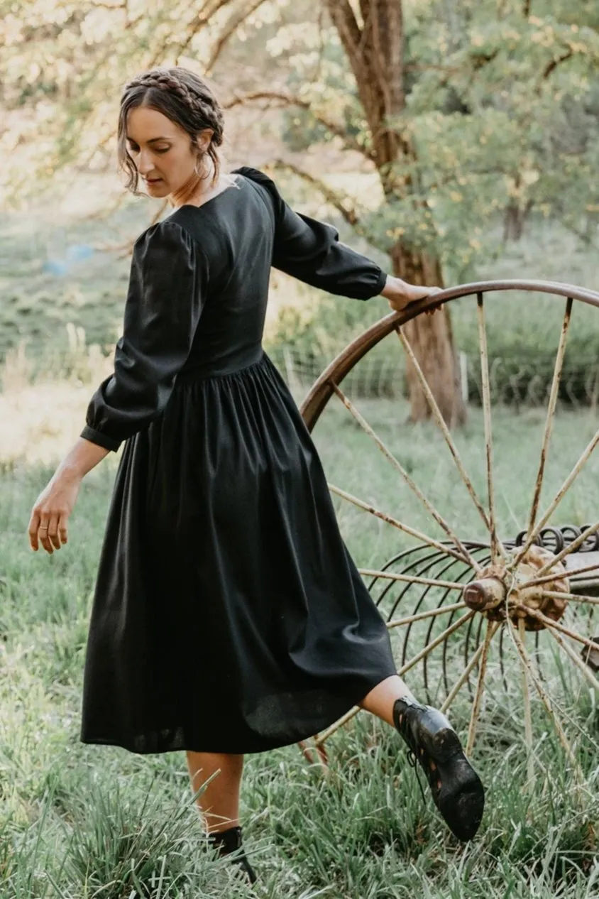 Prairie Dress in Black Linen Natural Fit